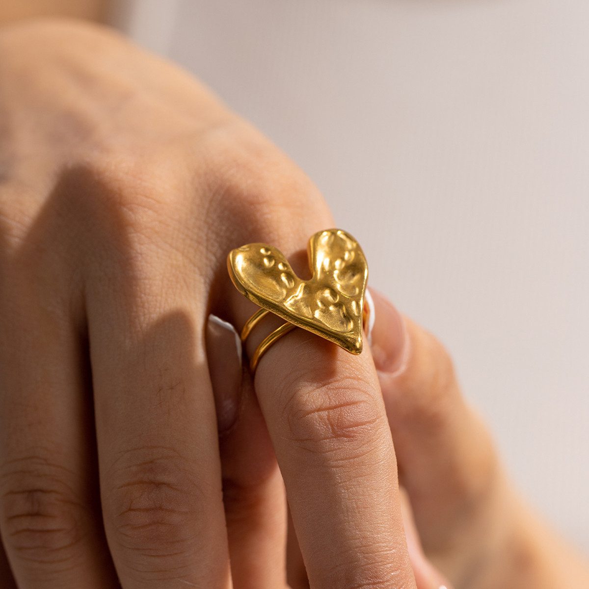 KARMA Fingerring Damenring Herz Edelstahl Gold od. Silber Ring Damenschmuck Herzring (verstellbar Damenfingerschmuck Geschenk für SIe, 1-tlg), Metall Edelstahlring Fingerschmuck