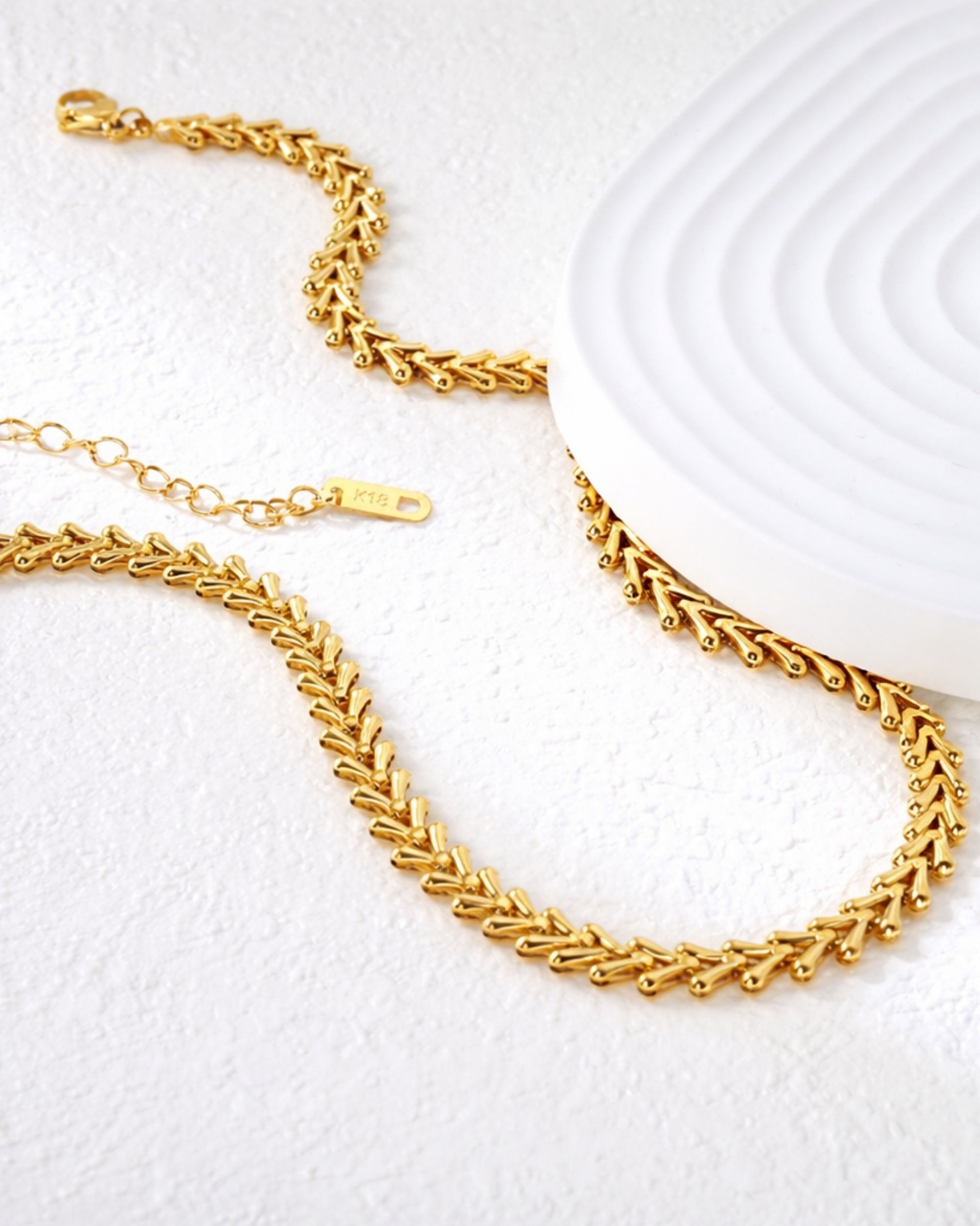 BS Schmuckdesign Choker Halskette Damen Collier Design Chokerkette vergoldet (inkl. Geschenkbox), 18K vergoldet, hypoallergen & wasserfest – Bild 5 von 5