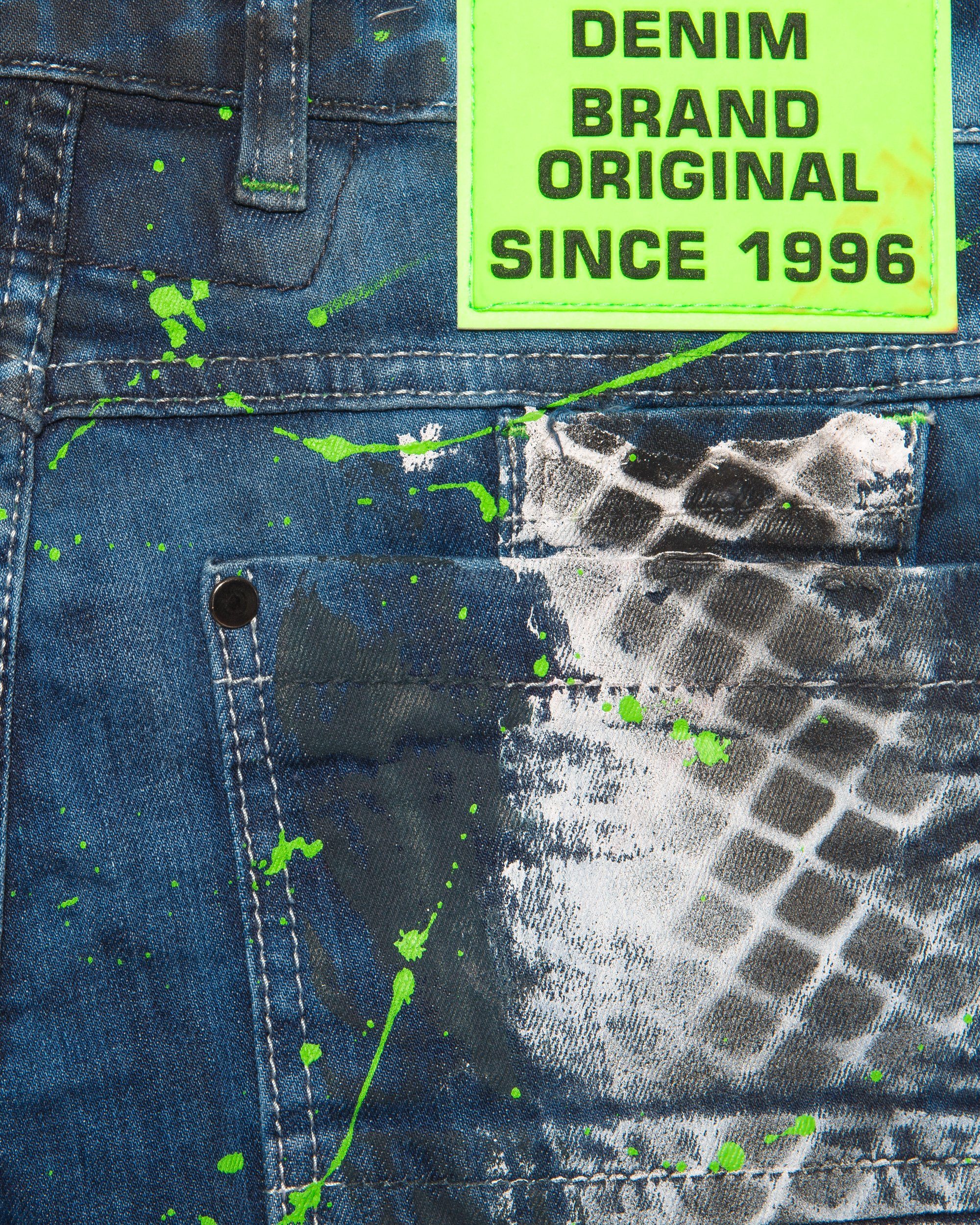 Cipo & Baxx Slim-fit-Jeans Herren Jeans Hose mit ausgefallenem Graffiti Design Aufwendige Verarbeitung mit Nieten und neongrünen Details
