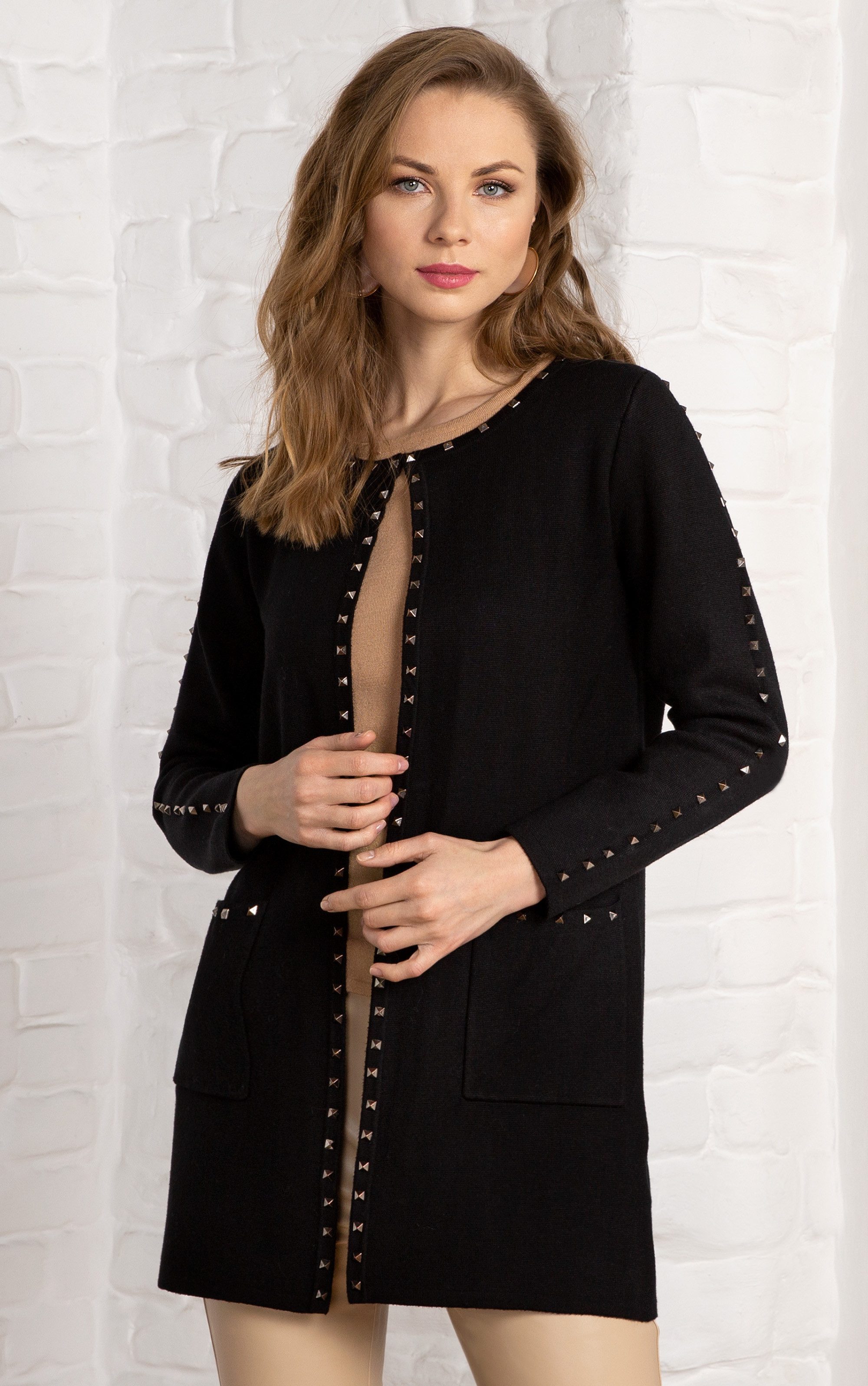 Passioni Longstrickjacke mit Nietendetails und Taschen