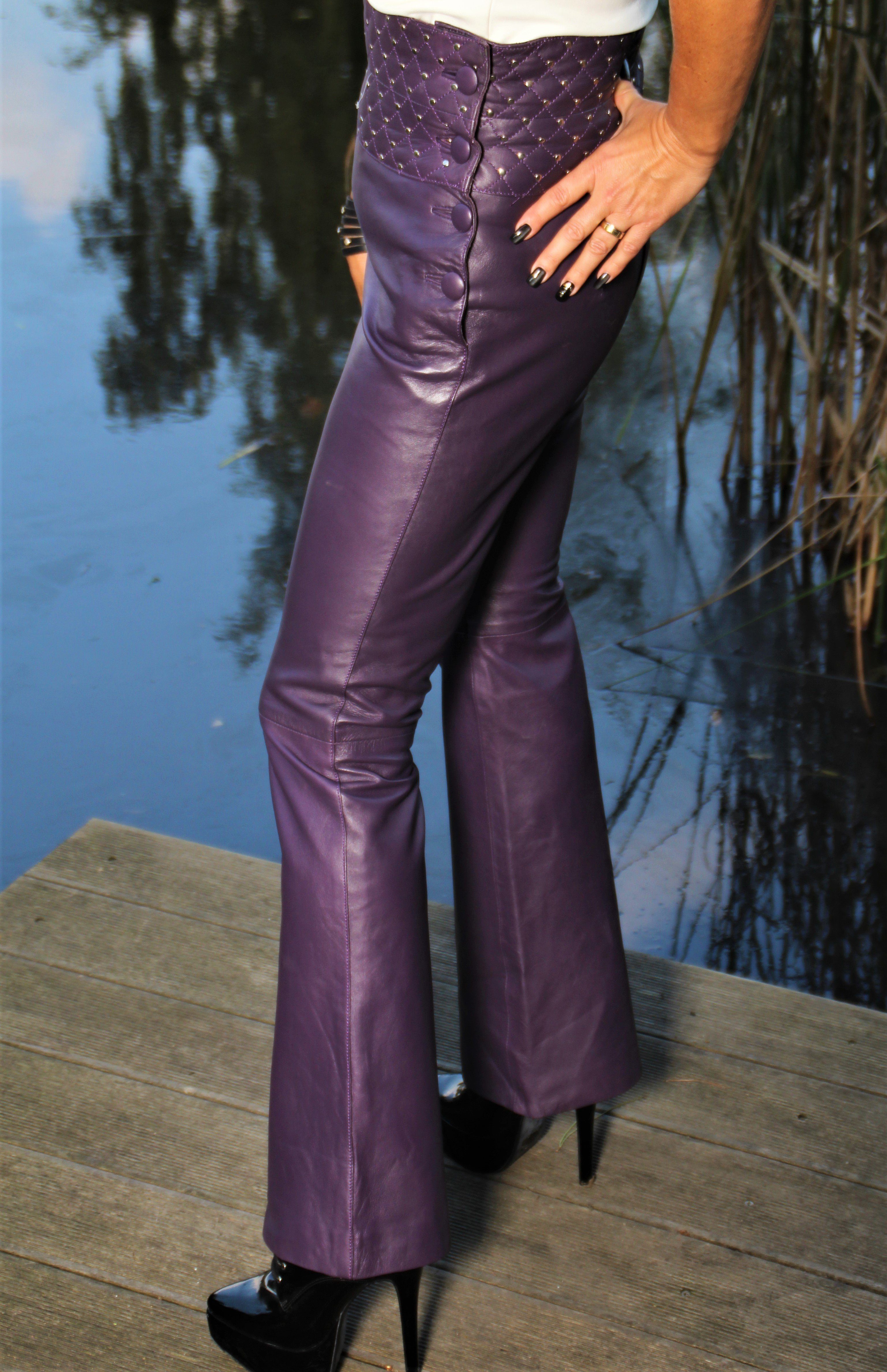 Lederhose Marlene lila