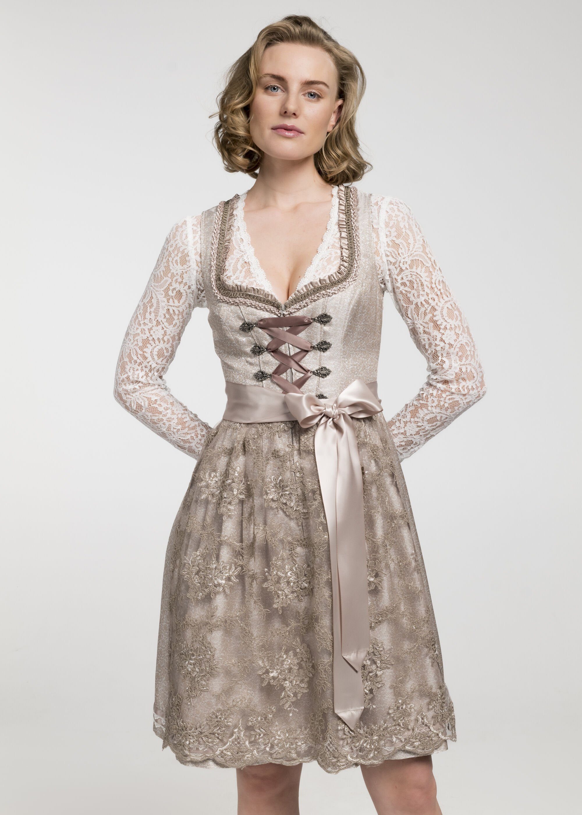 Spieth & Wensky Dirndl Bari (1-tlg) mit trendiger Stickerei günstig online kaufen