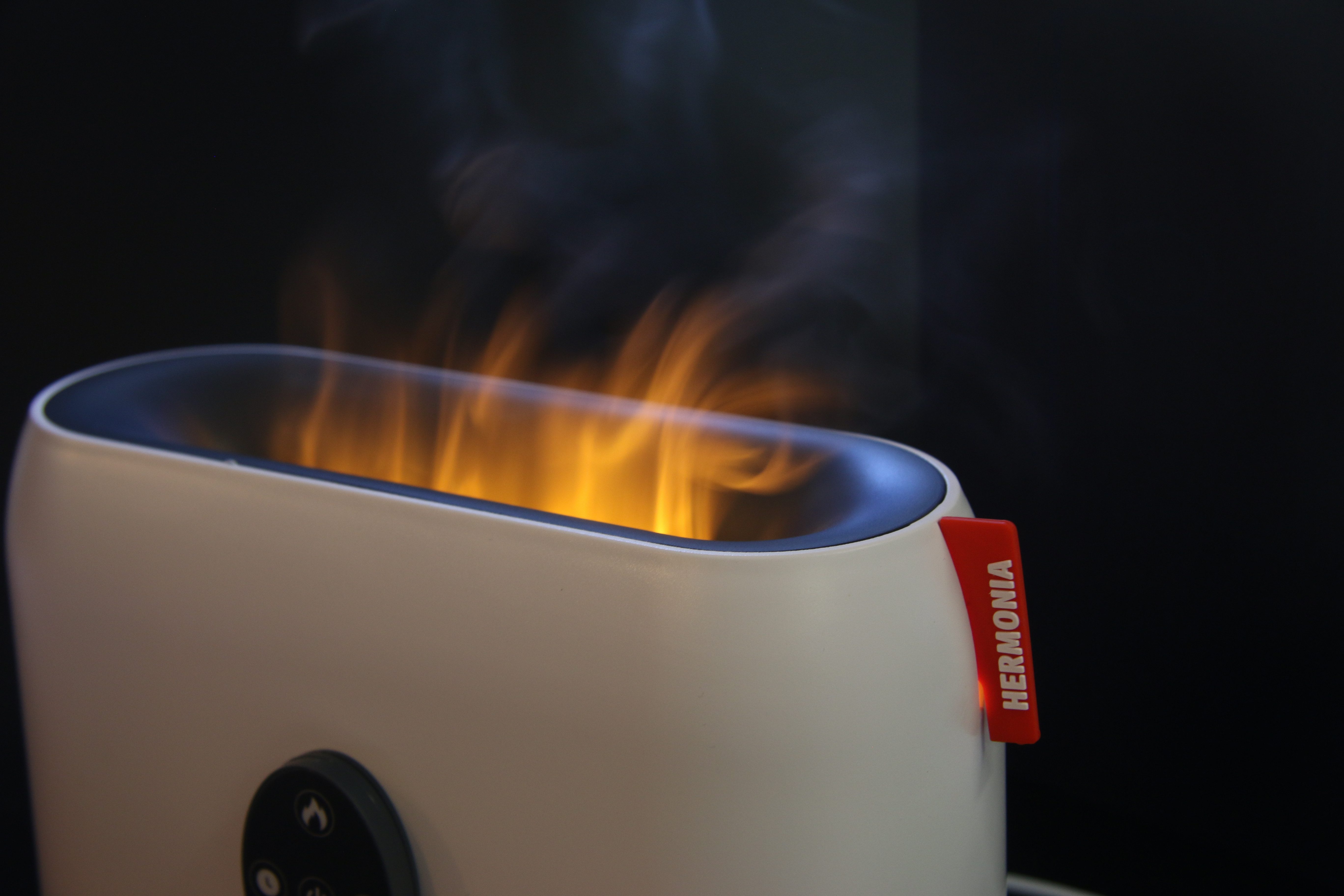 Sonnenkönig Luftbefeuchter Hermonia, Flammeneffekt, USB C-Typ, Auto-Off, Tankgröße 200ml, 0,2 l Wassertank, Fernbedienung, Timer, laufruhig, einfache Bedienung, elegantes Design