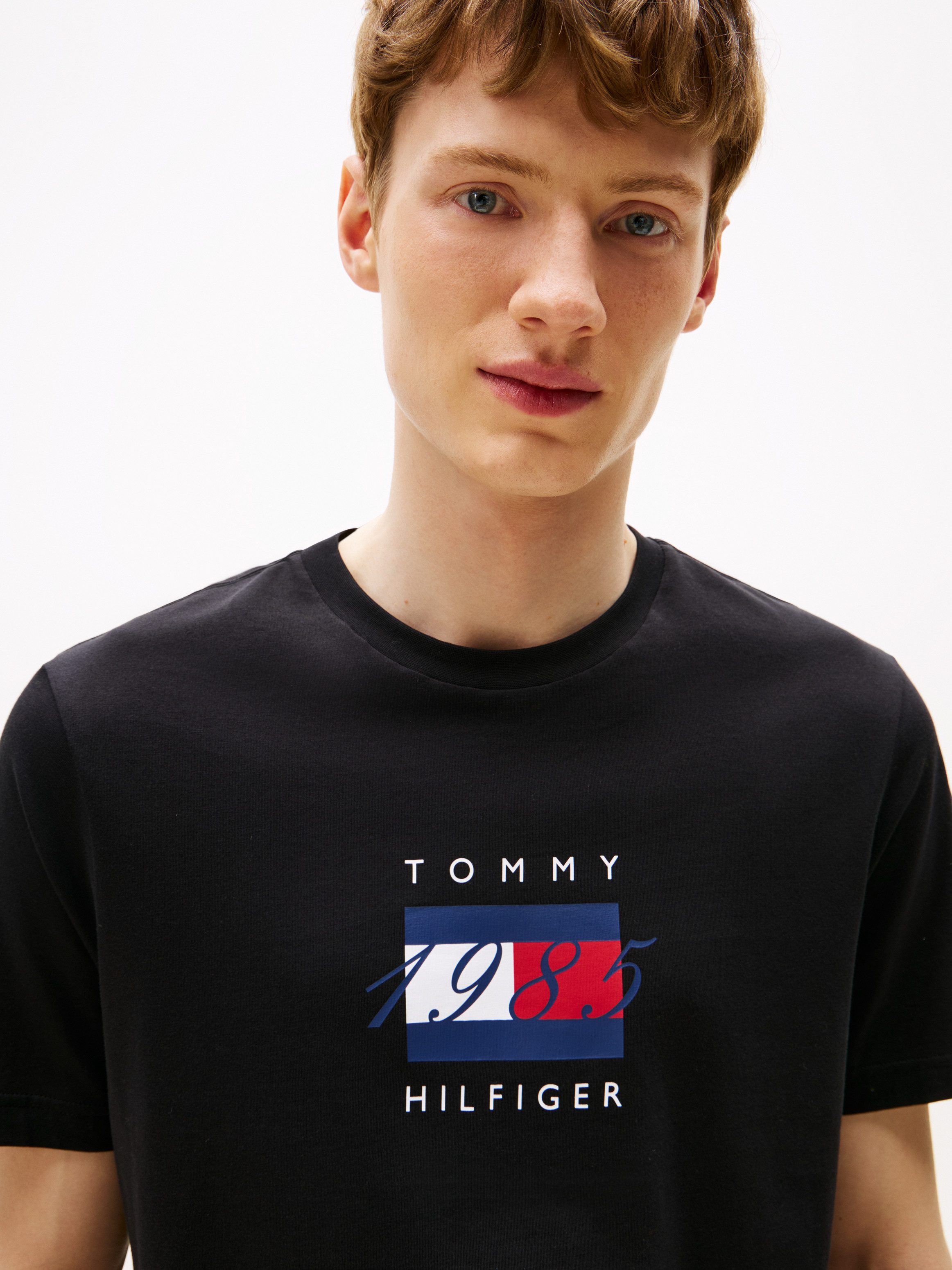 Tommy Hilfiger T-Shirt LINEAR FLAG GRAPHIC Rundhals, regular fit, Jersey günstig online kaufen
