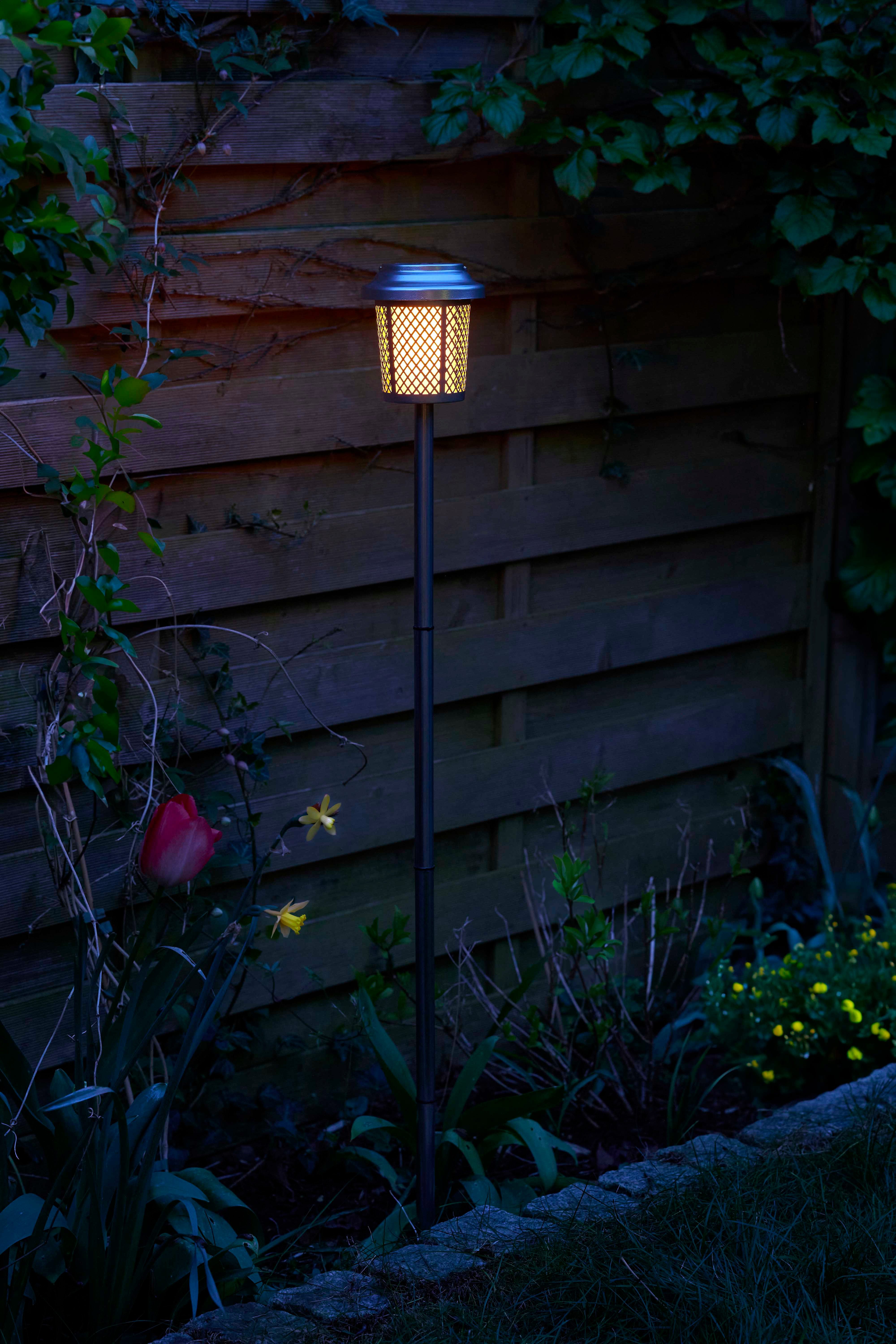 Northpoint LED Gartenleuchte Solarleuchte Dämmerungssensor 120cm wetterfest Flammeneffekt