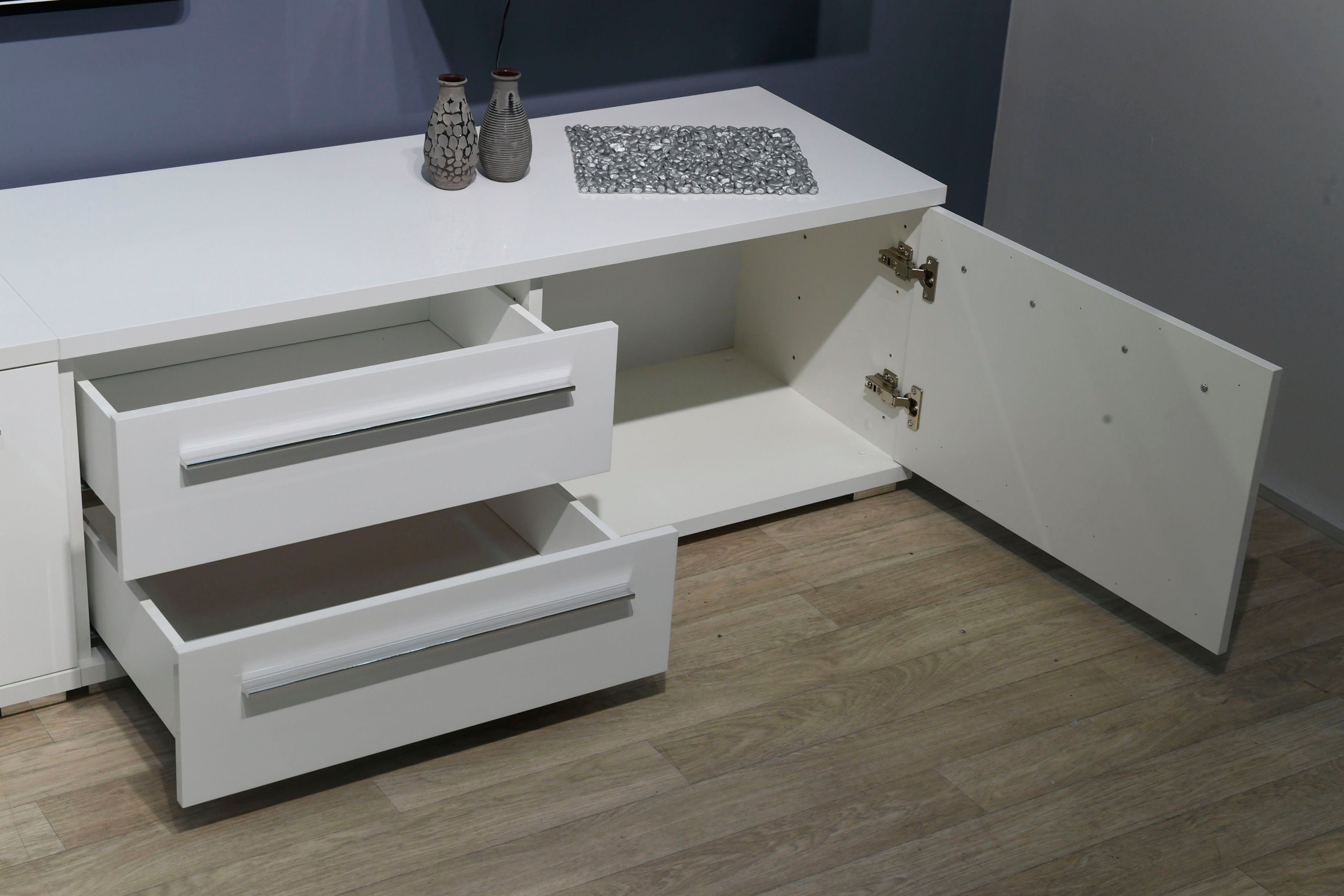 Places of Style TV-Board Piano (H/B/T): 46,2/120/45,2cm), UV lackiert, mit Soft-Close-Funktion
