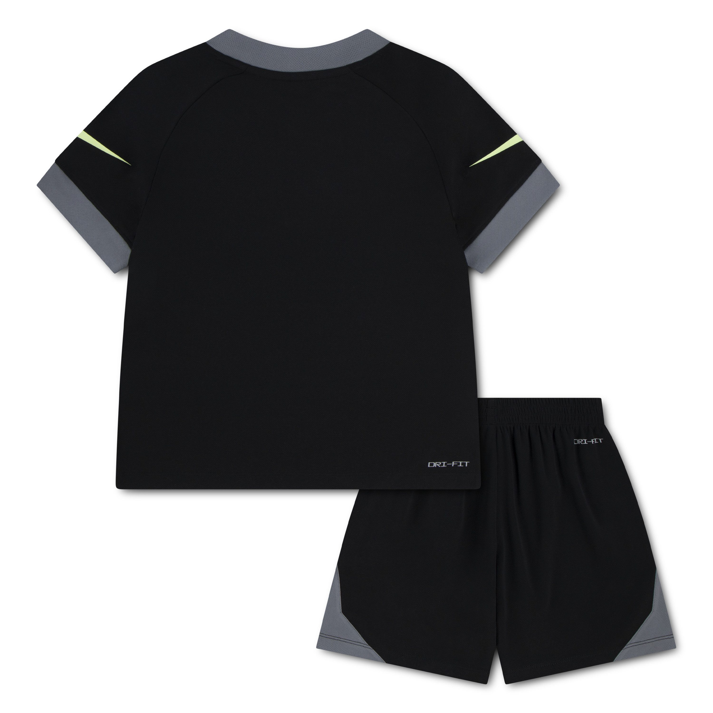 Nike Sportswear T-Shirt & Shorts NKB B NK DF SWOOSH LOVE SHORT (2-tlg) 2-teiliges Set aus T-Shirt und Shorts, für Kinder geeignet