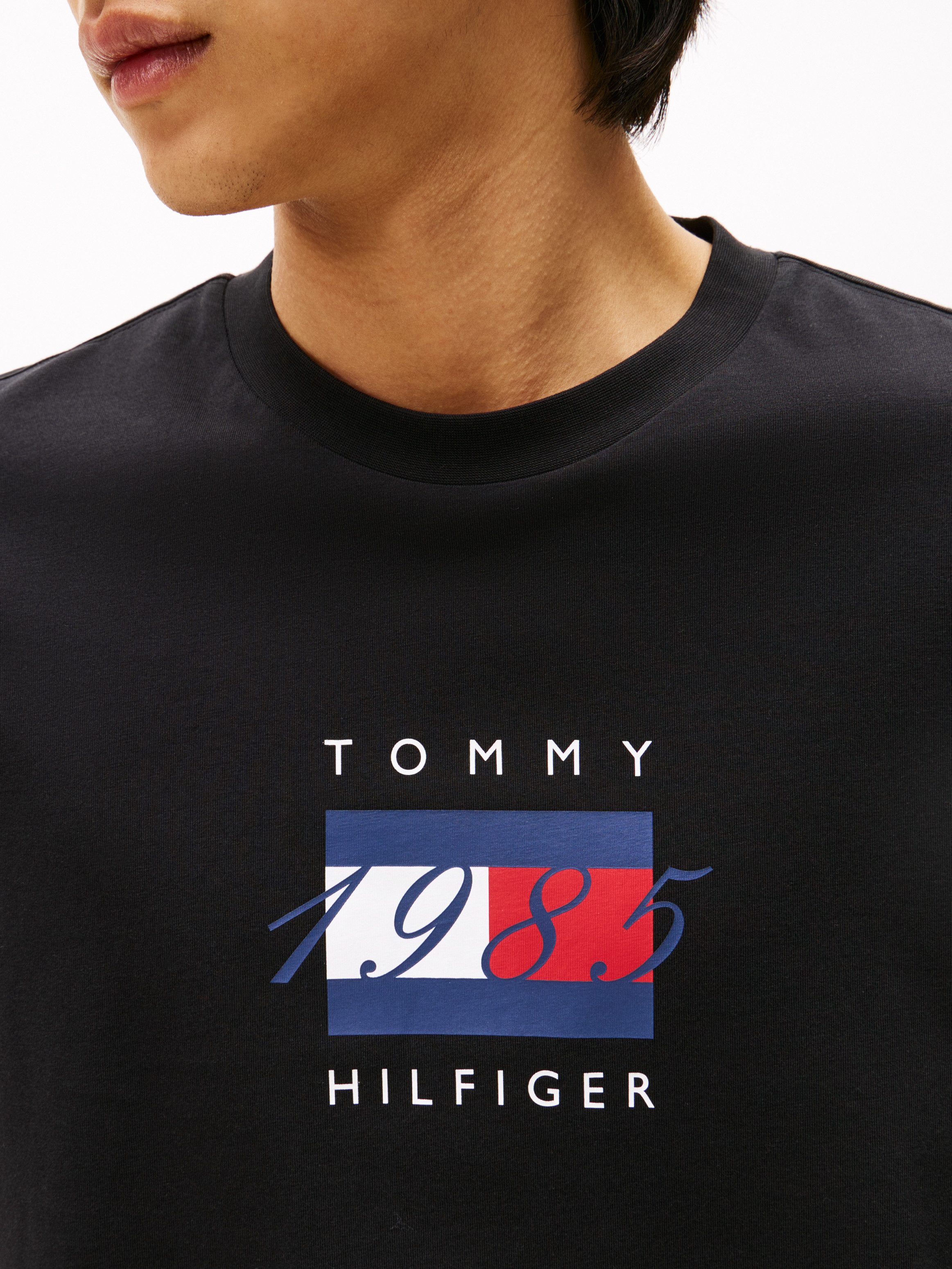Tommy Hilfiger Langarmshirt LINEAR FLAG GRAPHIC Jersey, Rundhals, Regular F günstig online kaufen