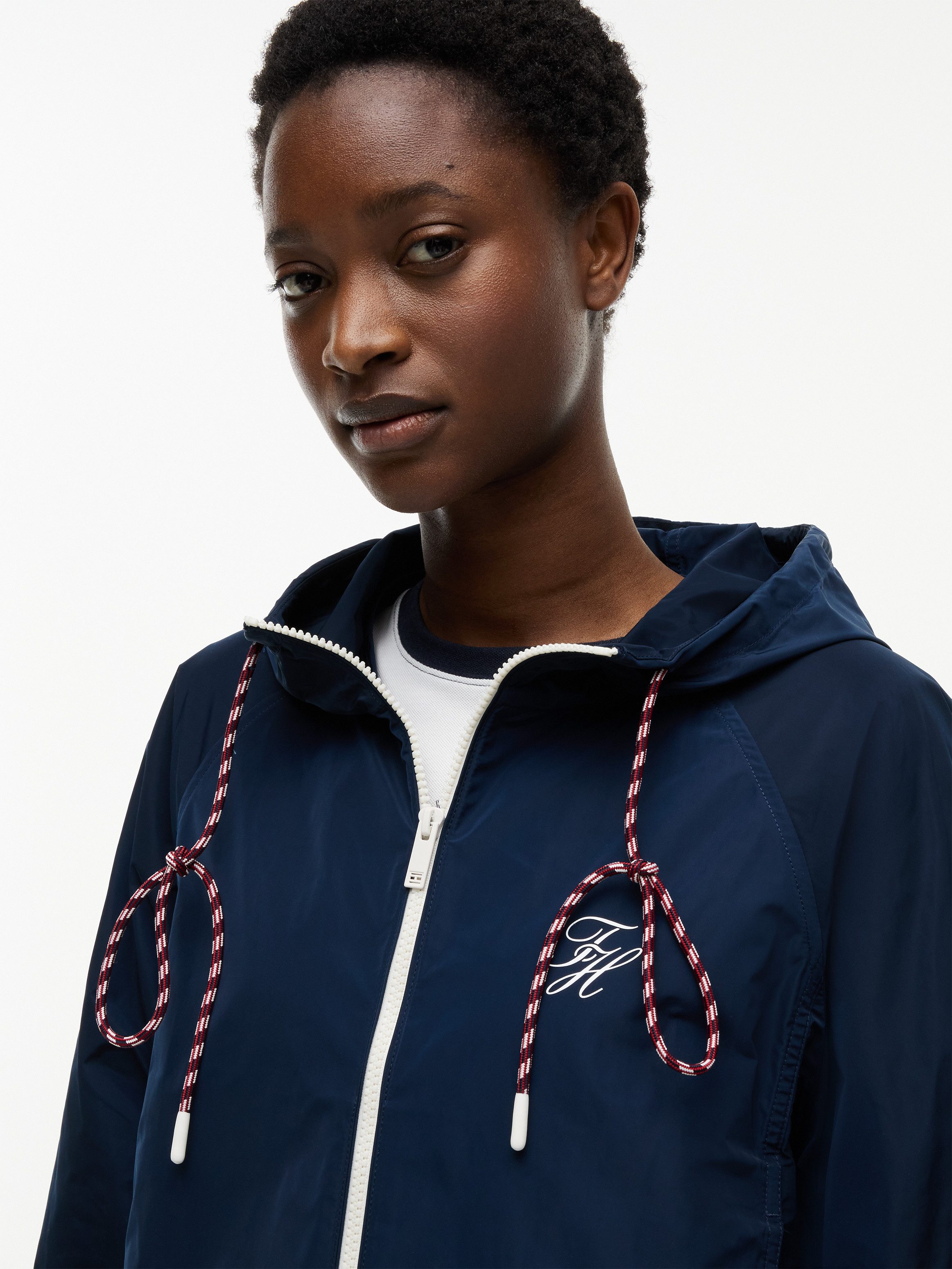 Tommy Hilfiger Windbreaker NYLON WINDBREAKER CO-ORD aus pflegeleichter Kunstfaser mit Kapuze