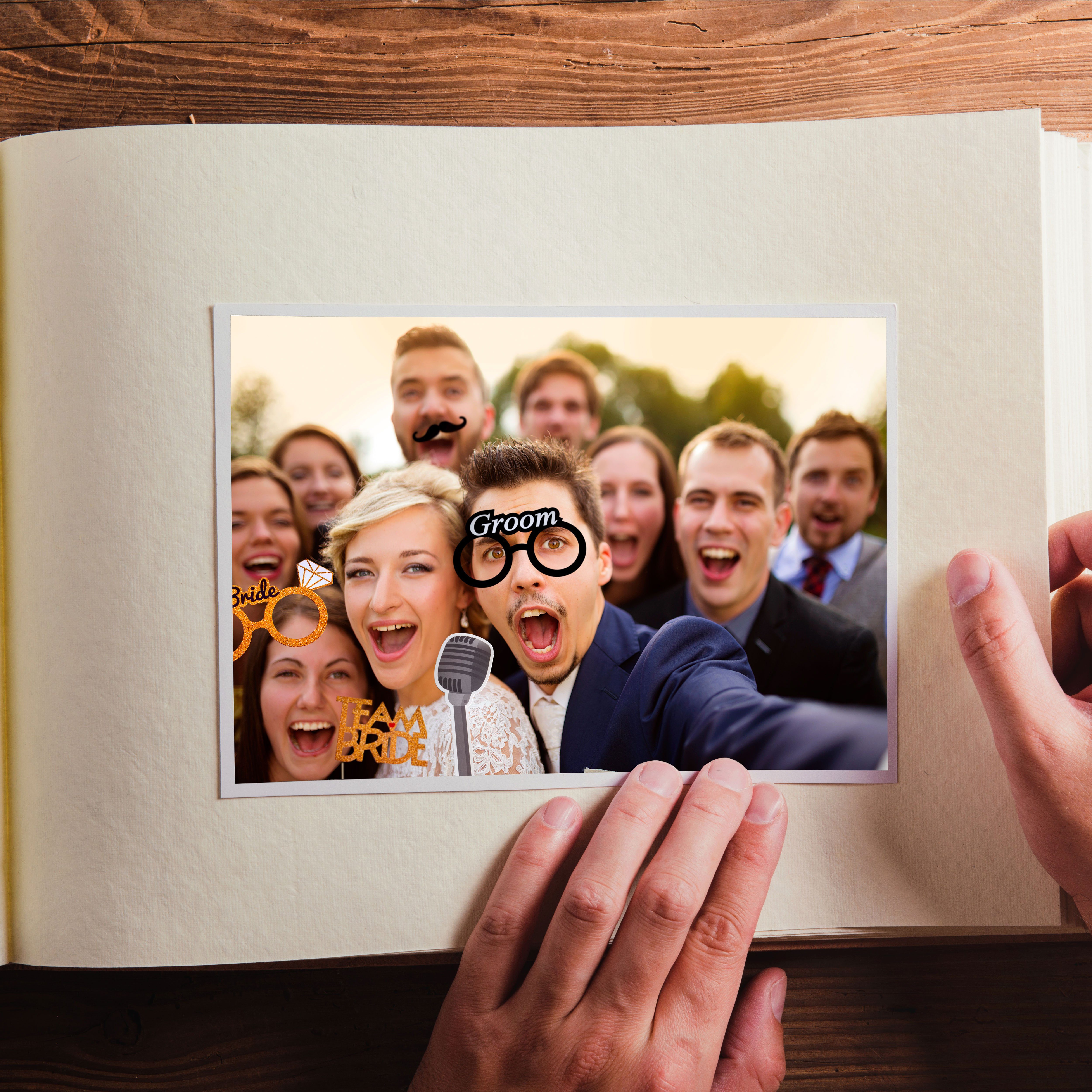 Goods+Gadgets Papierdekoration Hochzeits Foto-Requisiten Set–Selfie Zubehör für Partyspaß & Spaßfotos, Hochzeitsbilder Foto Sticks – Bild 4 von 5