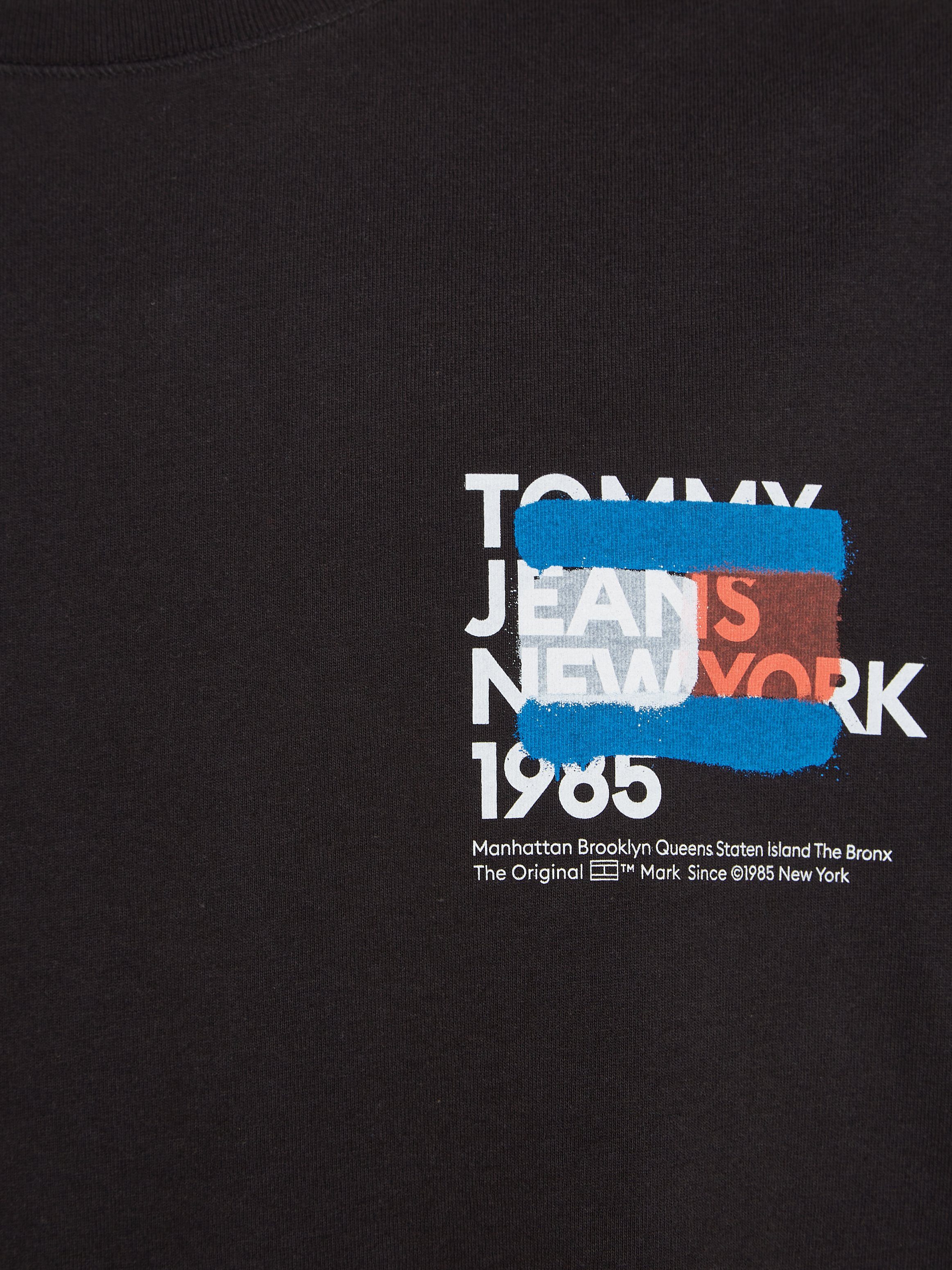 Jeans großem GRAFFITI T-Shirt Aufdruck FLAG Tommy mit TOMMY TJM Tommy NY Black TEE von Jeans