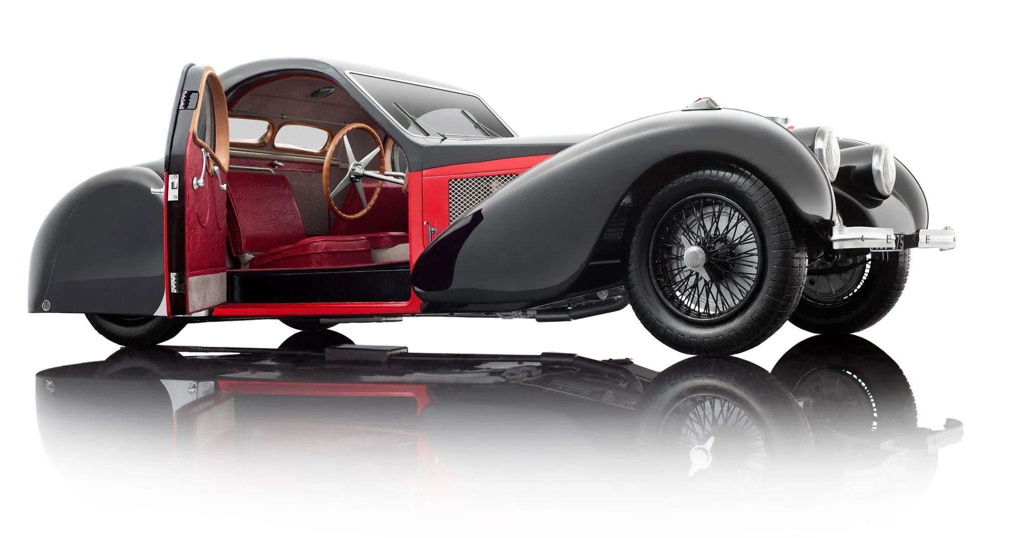Bauer Spielwaren Modellauto Bugatti Type 57SC Atalante 1937 (1:12)