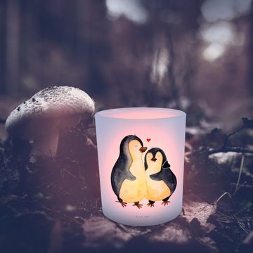 Mr. & Mrs. Panda Windlicht Pinguin umarmen - Transparent - Geschenk, Teelichter, Jahrestag, Wind (1 St), Stimmungsvolle Beleuchtung