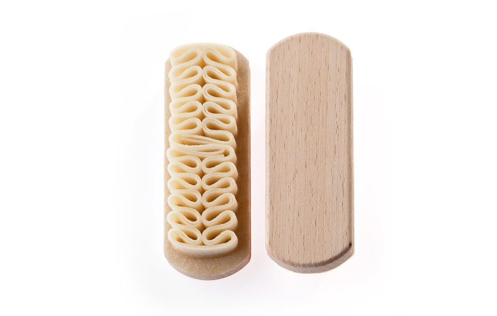 Solitaire Reinigungsbürste Rau- und Wildlederbürste, Schuhe, (Packung, Schuhbürste), Aus Naturkautschuk für Rauleder. Entfernt Verschmutzungen & Staub.