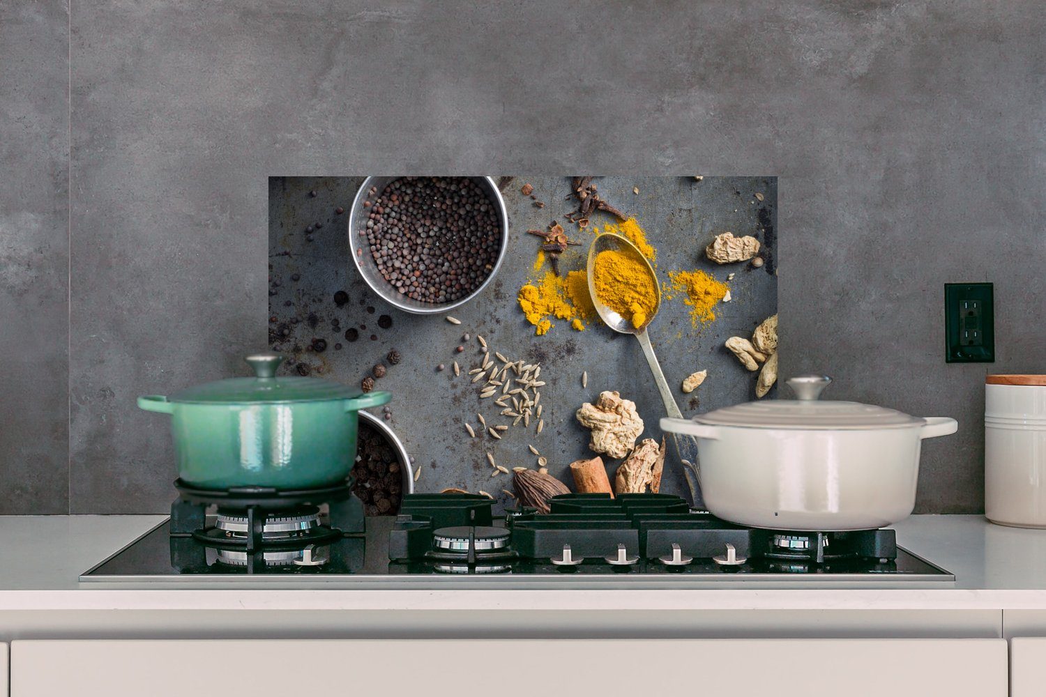 Hintergrund, 60x40 Herdblende Temperaturbeständig Küchenrückwand (1-tlg), küchen Wandschutz, auf Kräuter grauem MuchoWow cm, aus