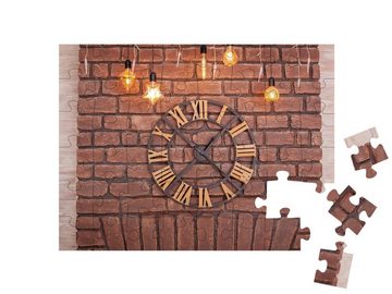 puzzleYOU Puzzle Große Uhr an roter Backsteinwand, 48 Puzzleteile, puzzleYOU-Kollektionen Uhren