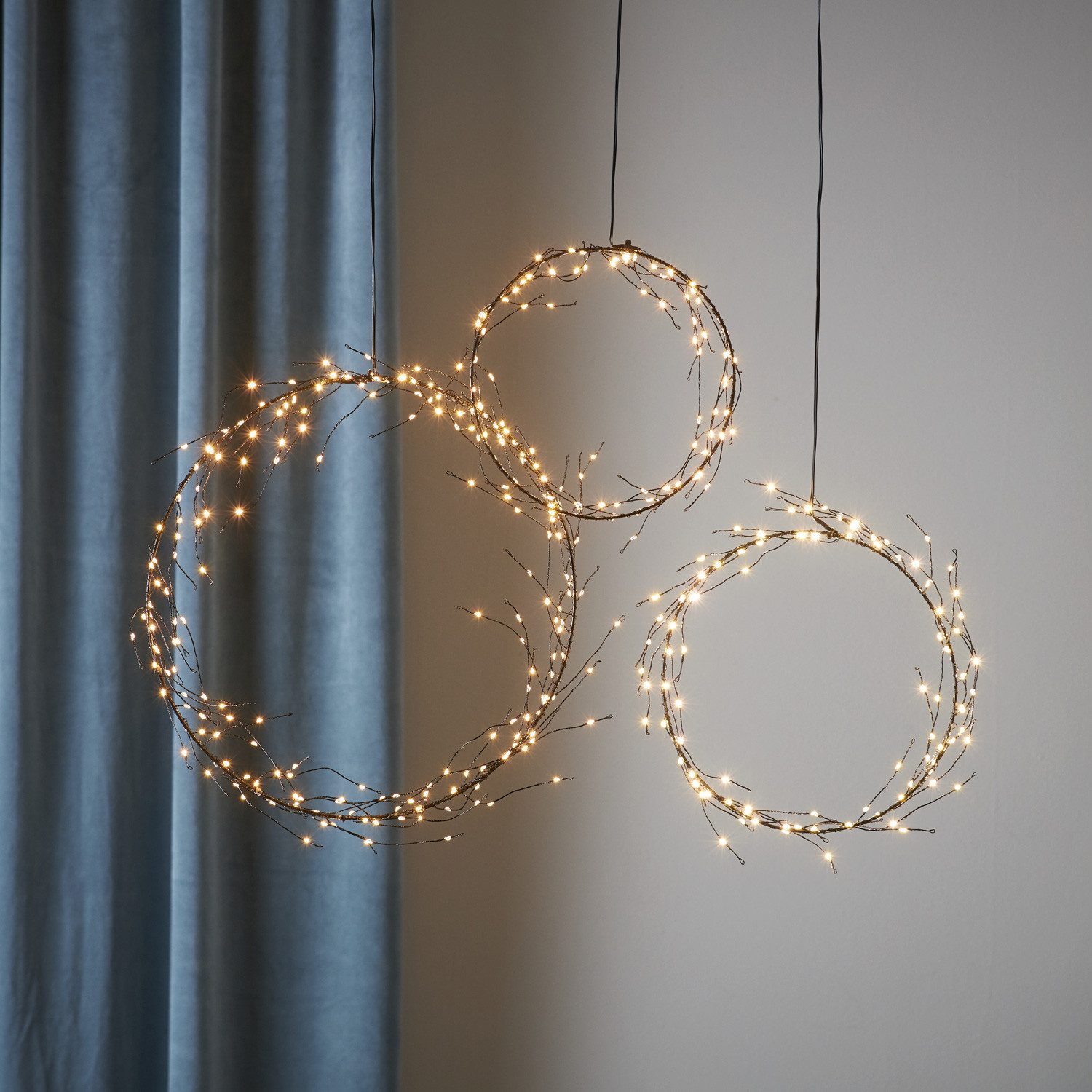 MARELIDA Dekokranz LED Kranz Draht Türkranz Wandkranz Leuchtkranz 95LED D: 24cm Innen