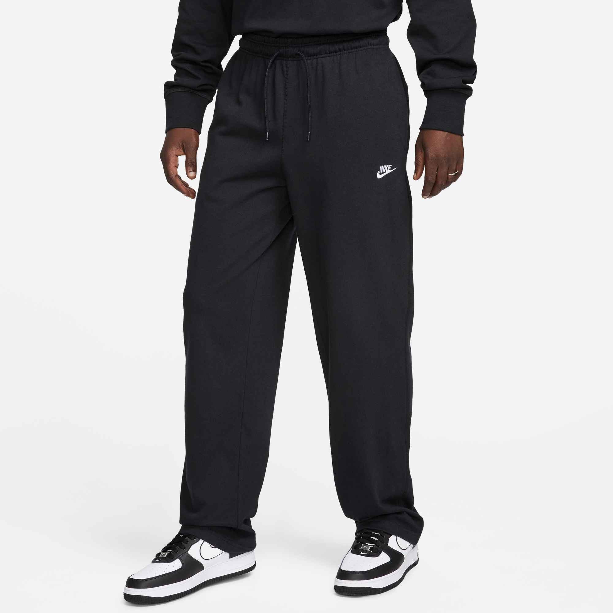 Nike Sportswear Sporthose Nike Sportswear Club Men's Knit Open-Hem Pants mit Logostickerei, mit Eingrifftaschen, mit Kordelverschluss