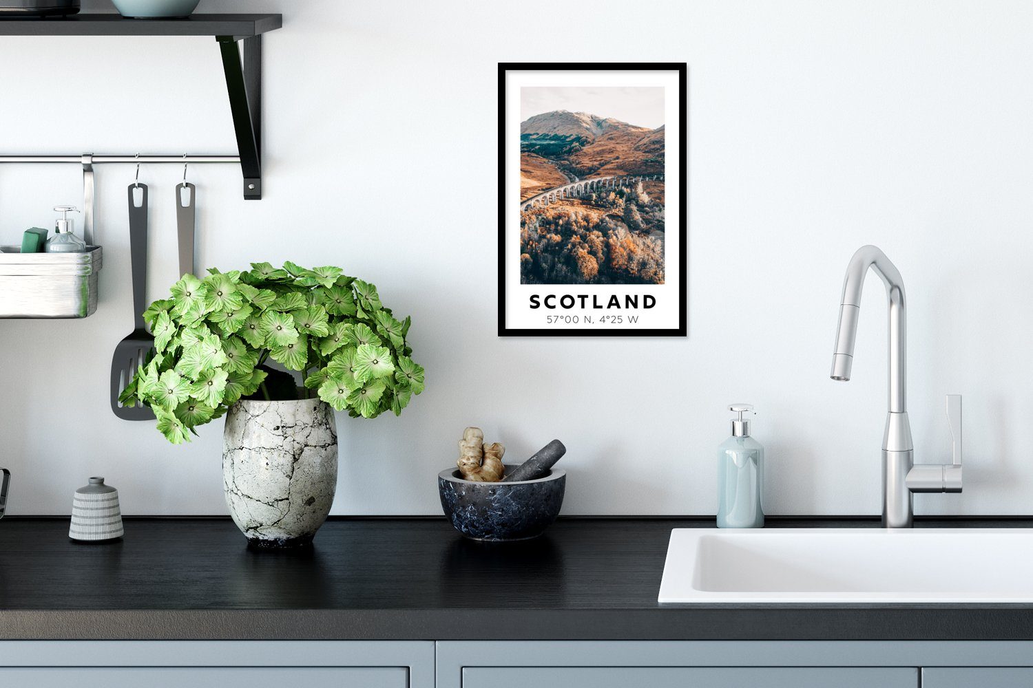 MuchoWow Poster Schottland - Brücke Schwarzem Bilder, - Poster, Hügel, Wandposter, (1 Bilderrahmen Gerahmtes Wanddeko, St)
