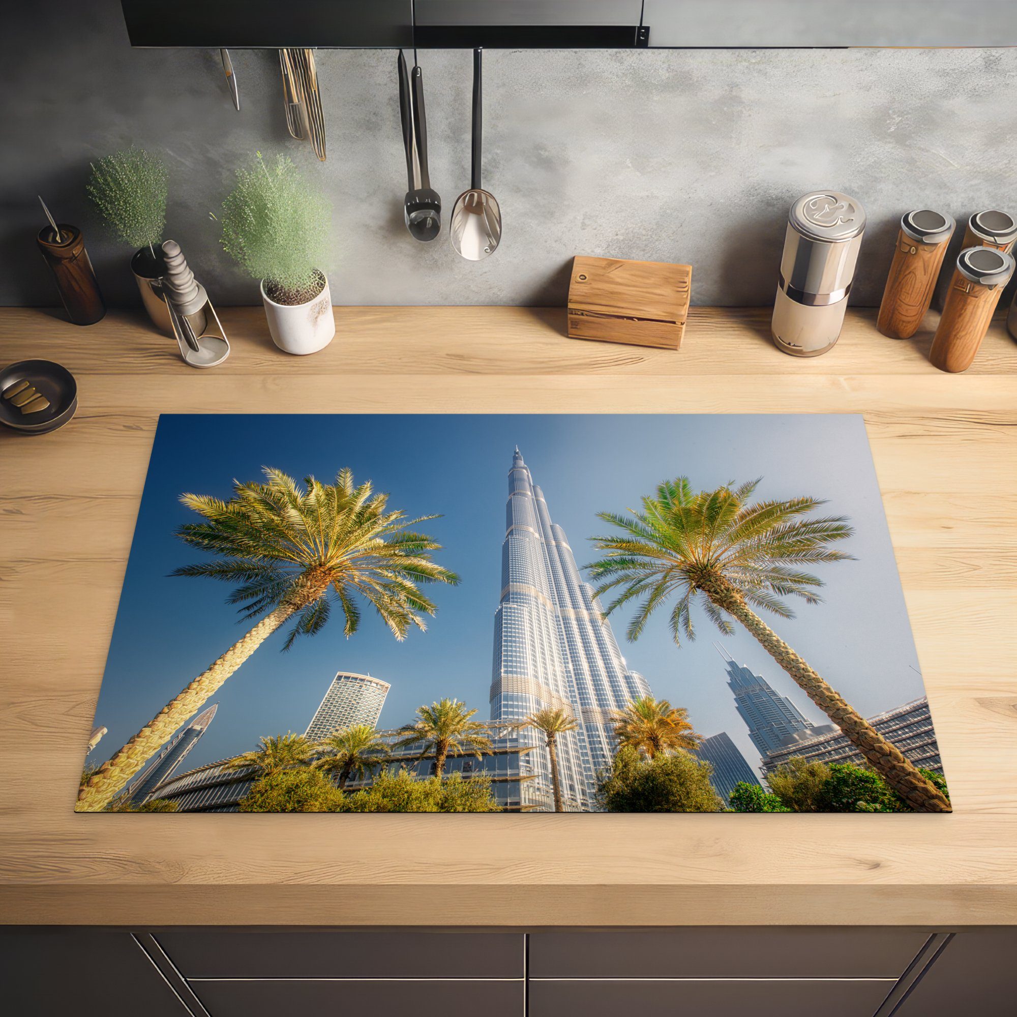 MuchoWow Herdblende-/Abdeckplatte Burj Khalifa Induktionskochfeld tlg), Schutz für Dubai die Ceranfeldabdeckung Palmen, (1 mit 81x52 Vinyl, zwei küche, cm, in