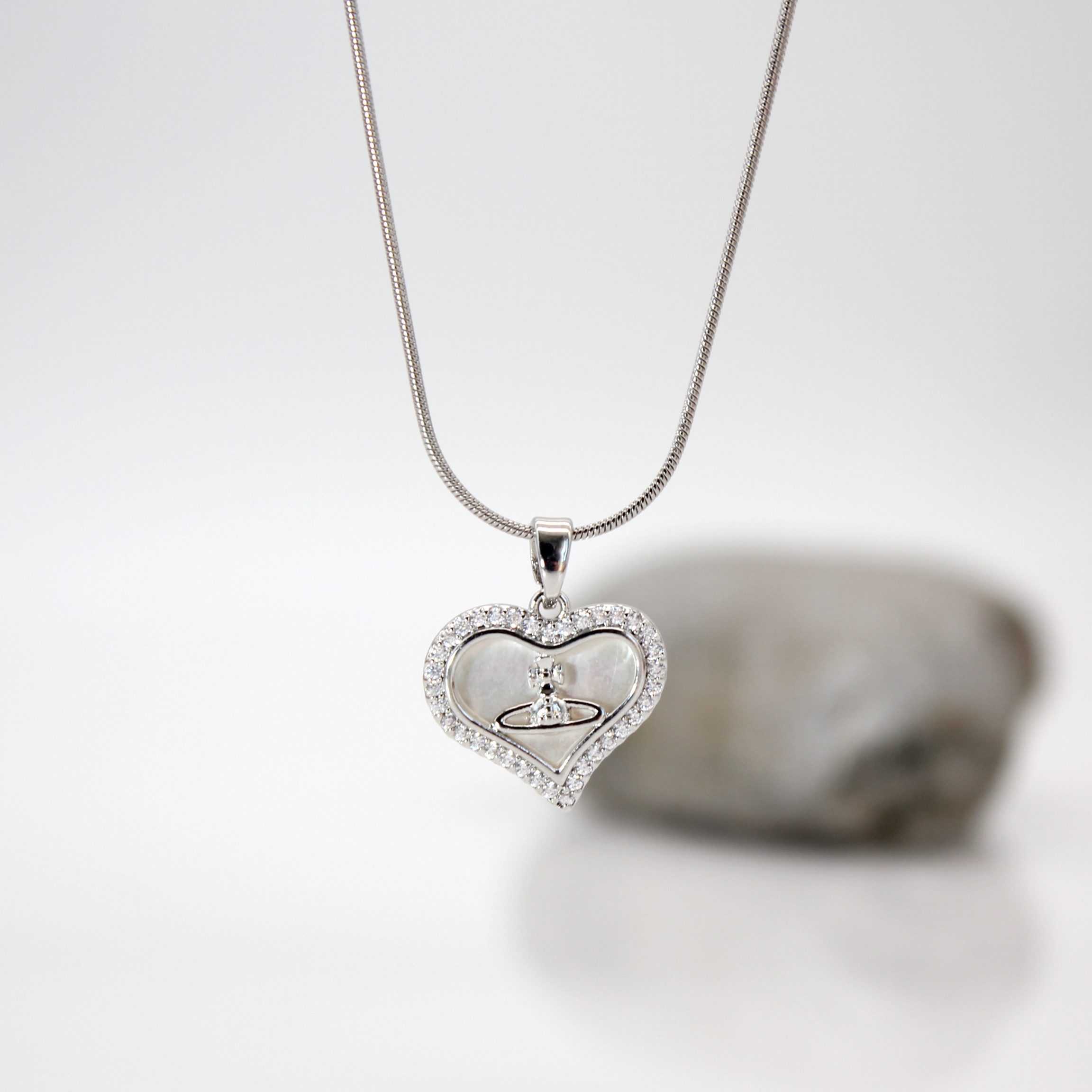 ELLAWIL Herzkette Halskette mit Herz-Anhänger Zirkonia Schlangenkette (Kettenlänge 40 cm, verlängerbar um 5 cm, Edelstahl), inklusive Geschenkschachtel