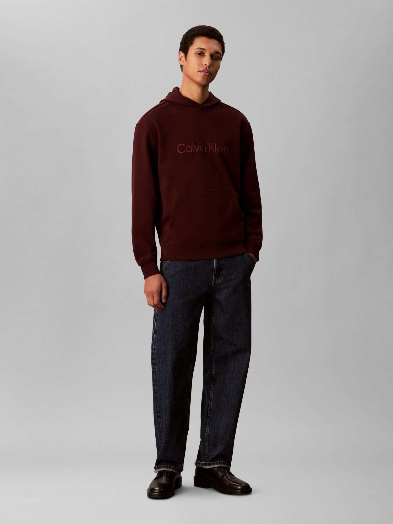 Calvin Klein Jeans Kapuzensweatshirt LS EU STANDARD LOGO 350TERRY PO Mit Rundhalsausschnitt, regular fit – Bild 5 von 5