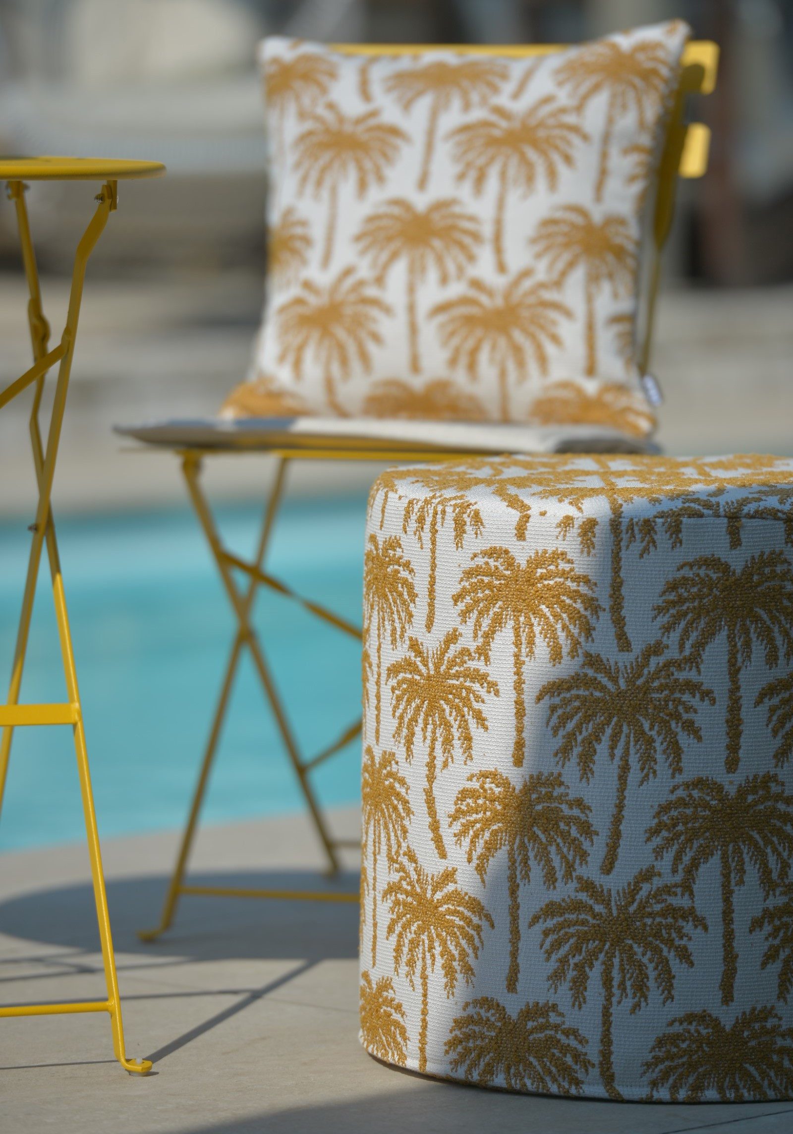 H.O.C.K. Sitzhocker H.O.C.K. Vamosa Palms Outdoor Hocker ø40x45cm rund maisgelb Palmen, Hocker, Sitzhocker, Pouf Hocker, Barhocker - wetterfest, vielseitig – Bild 3 von 4