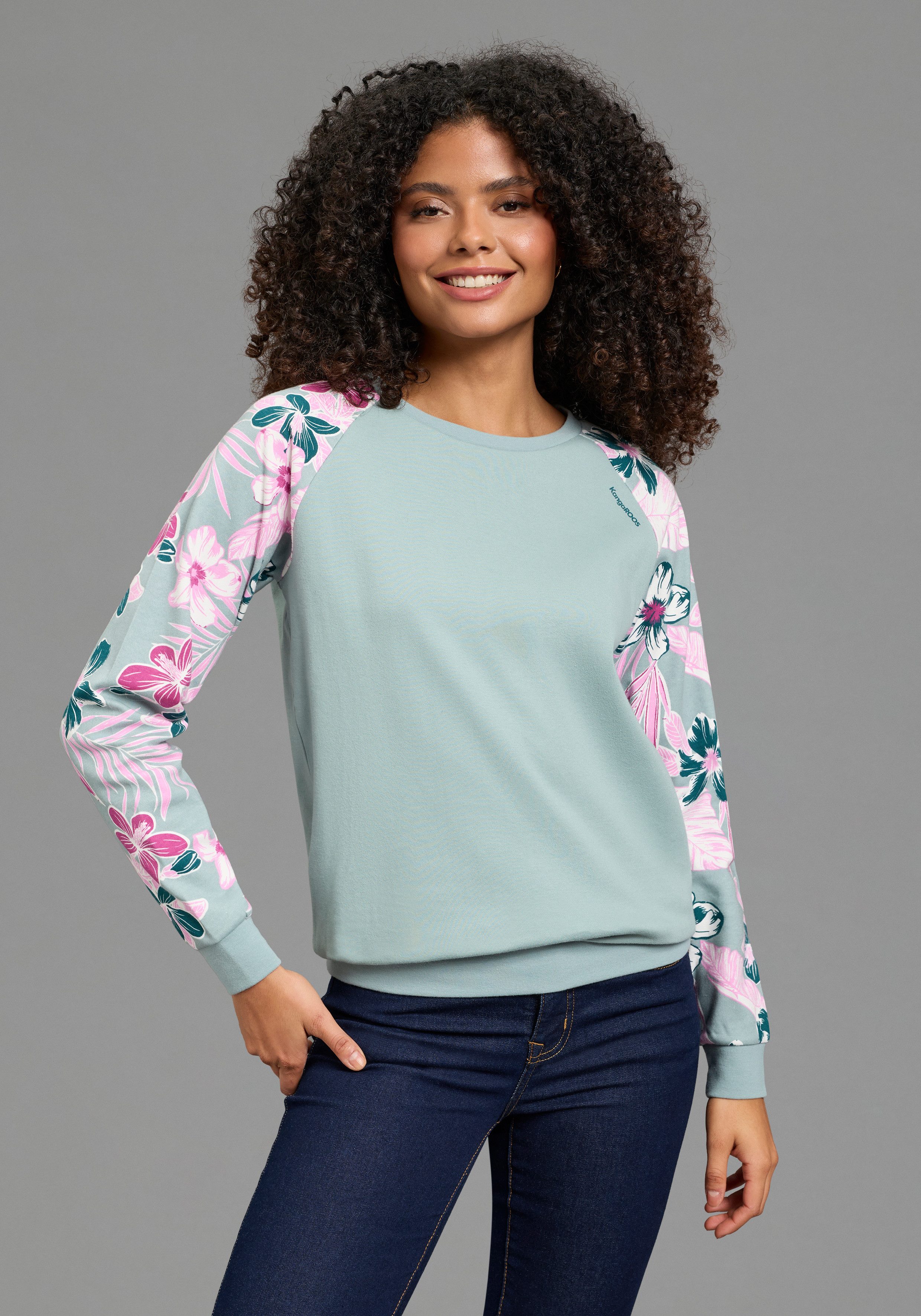 KangaROOS Sweatshirt Ärmel mit Blumendruck. € 39,99, (€ 39,99 pro 1 Stk).