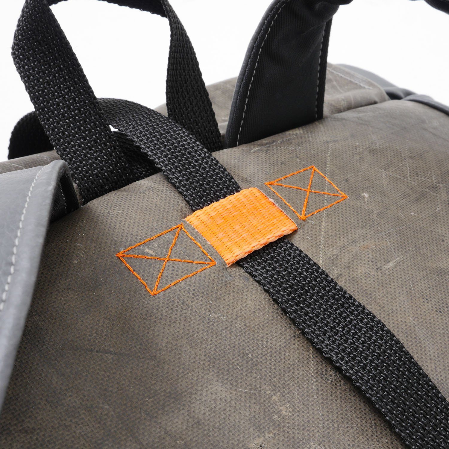 Bag to Life Freizeitrucksack Jettainer praktischen ULD im Rolltop Design Rucksack