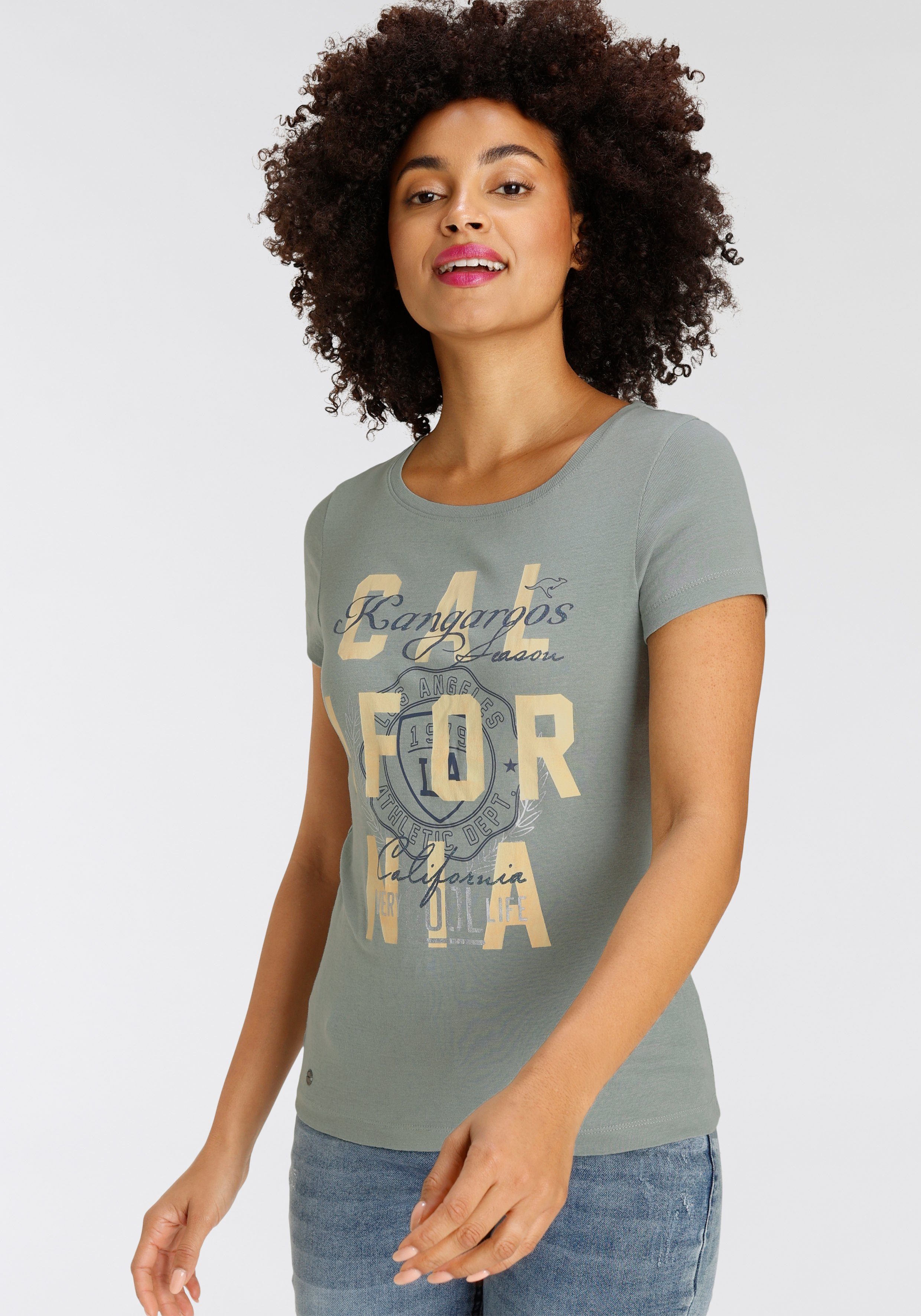 Print-Shirt KangaROOS khakigrau im NEUE Logodruck KOLLEKTION California-Style mit -