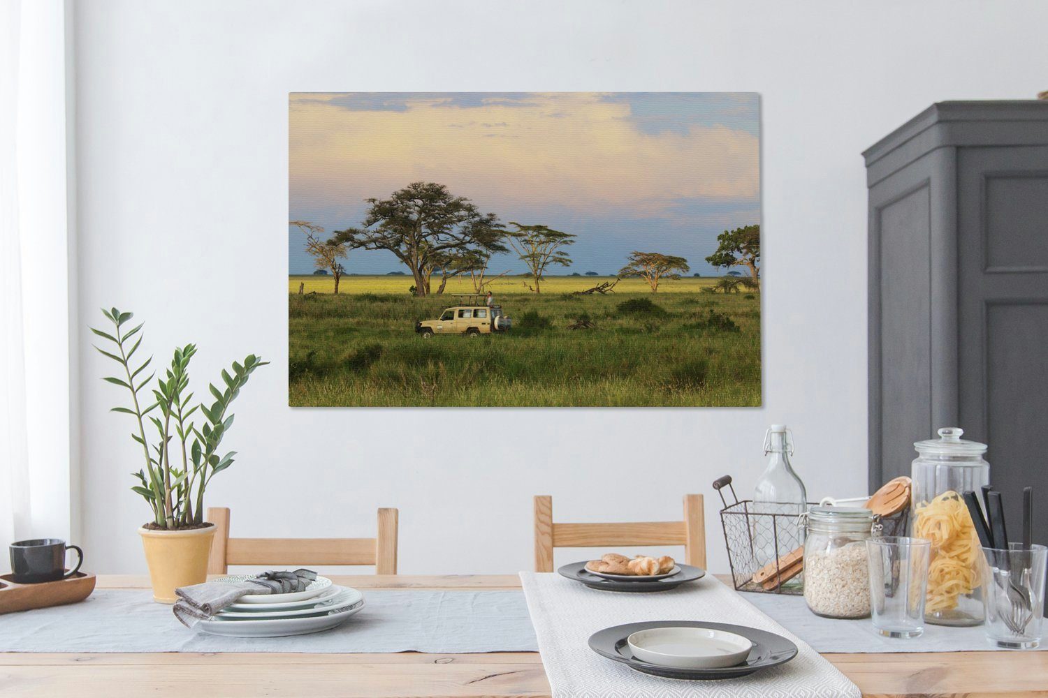 in Leinwandbild (1 großes, St), Serengeti-Nationalpark cm Afrika, Gemälde, Safari-Auto für OneMillionCanvasses® Wandbild 120x80 alle XXL, durch Wohnbereiche, den im Fahrt