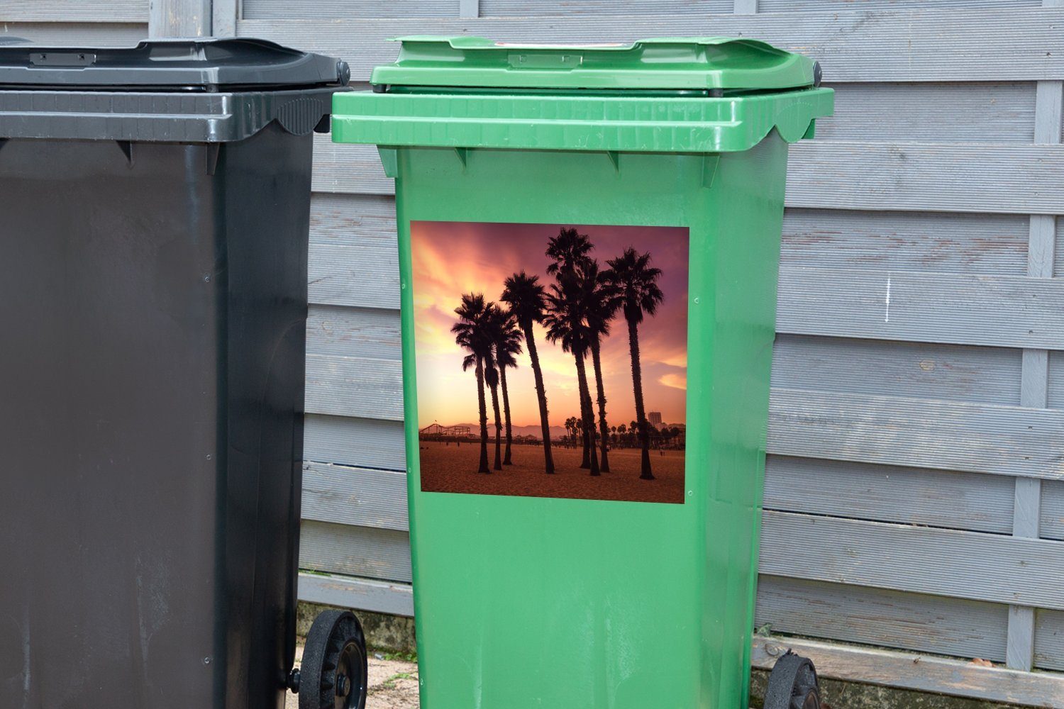 MuchoWow Mülleimer-aufkleber, Sticker, Abfalbehälter St), Santa Sonnenuntergang Strand Wandsticker Container, Monica von am Mülltonne, (1