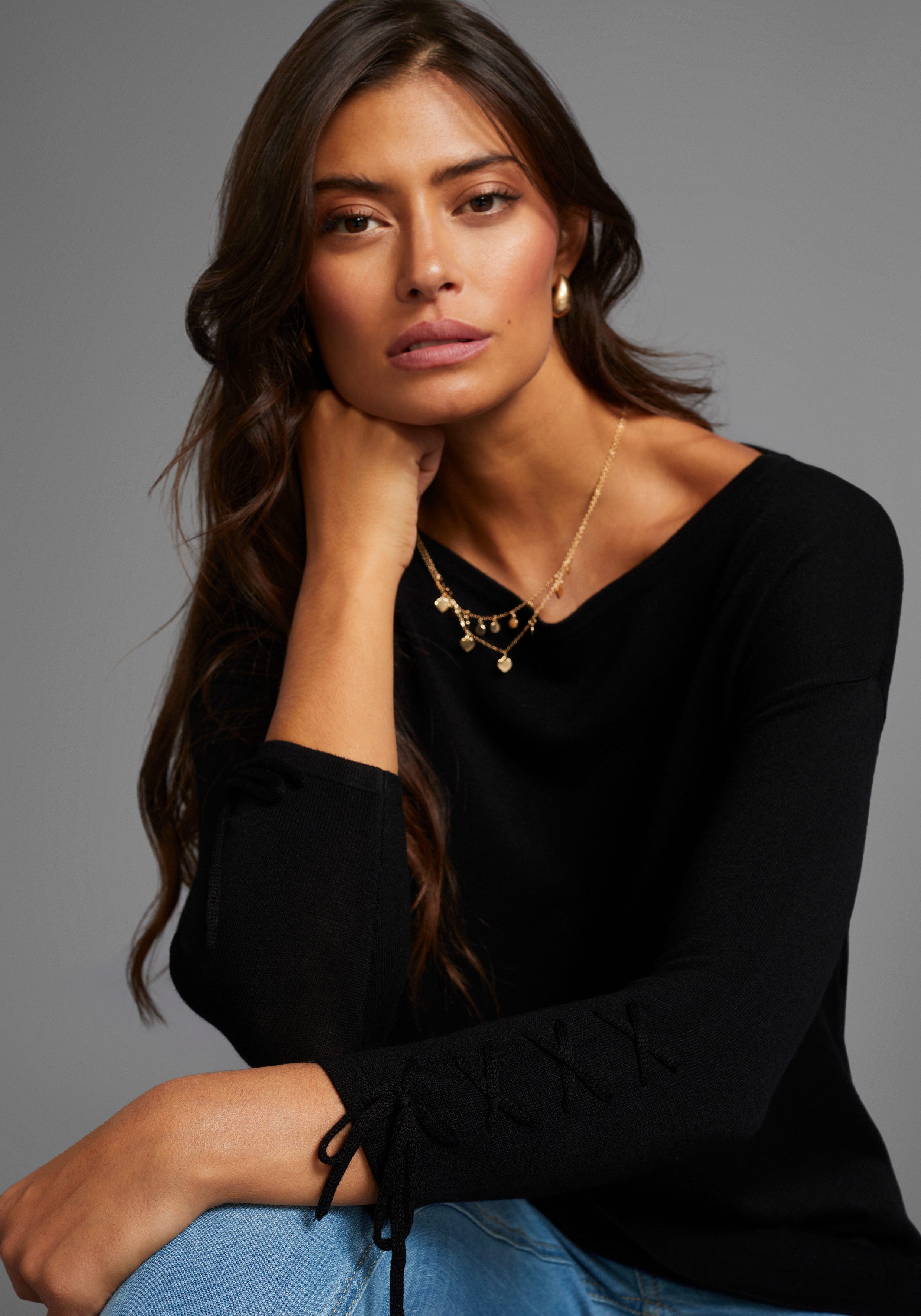 Laura Scott Longpullover mit Schnürung am Ärmel und U-Boot Ausschnitt