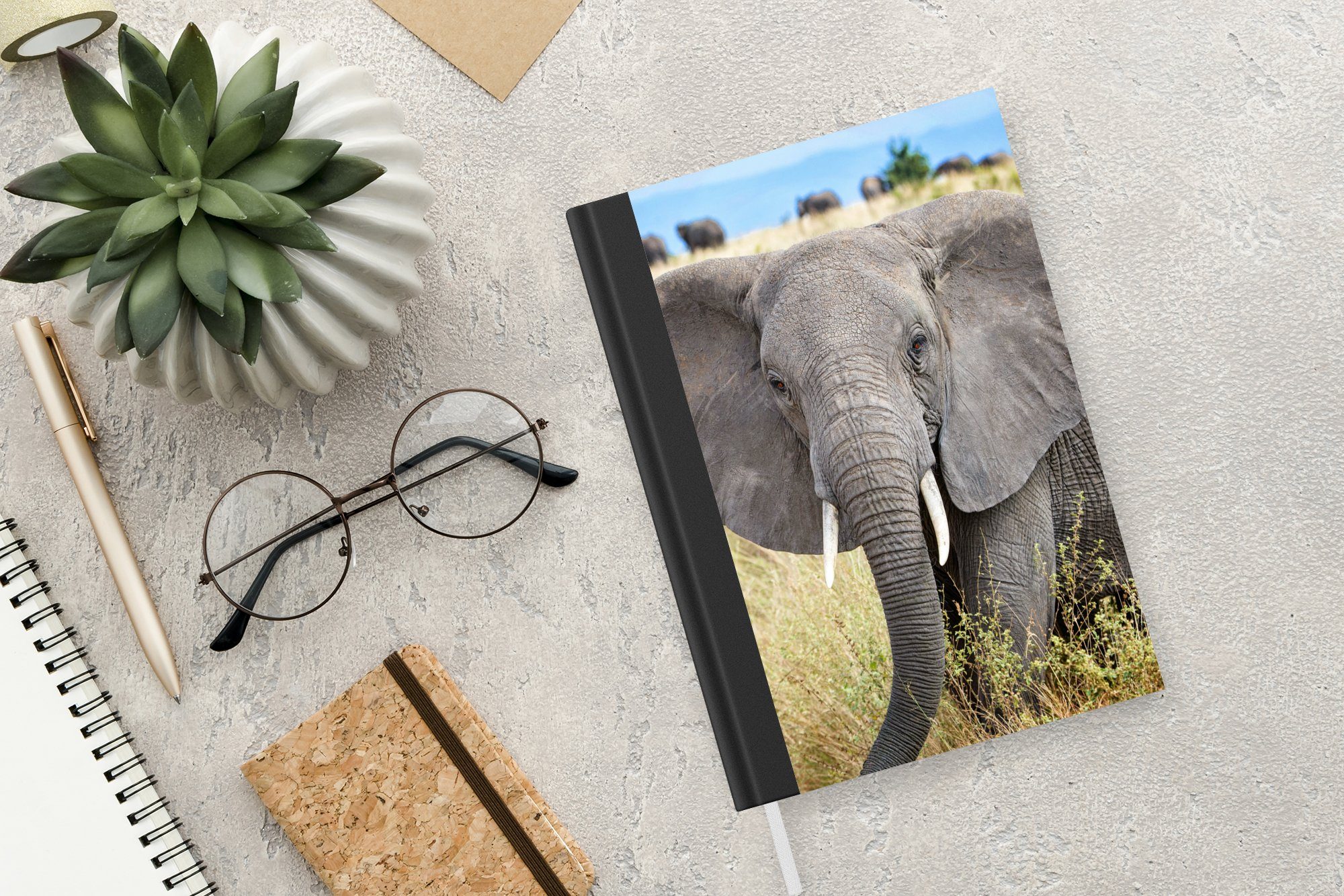 MuchoWow Notizbuch Elefant - Tiere - Seiten, Journal, Natur, Tagebuch, 98 - Merkzettel, Haushaltsbuch A5, Gras Notizheft