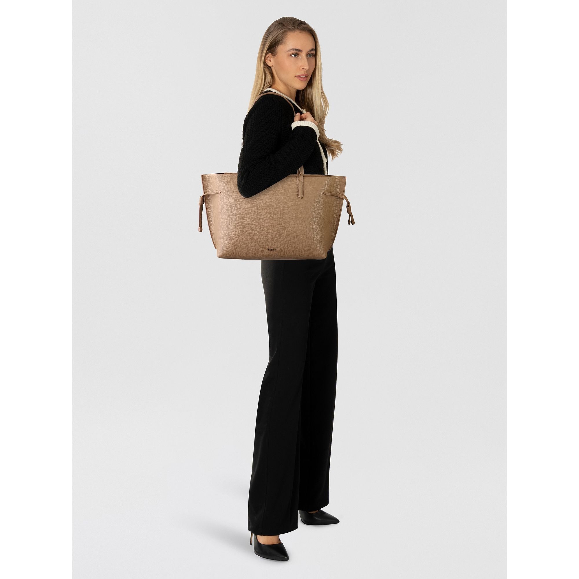 Furla Shopper Ava, Leder