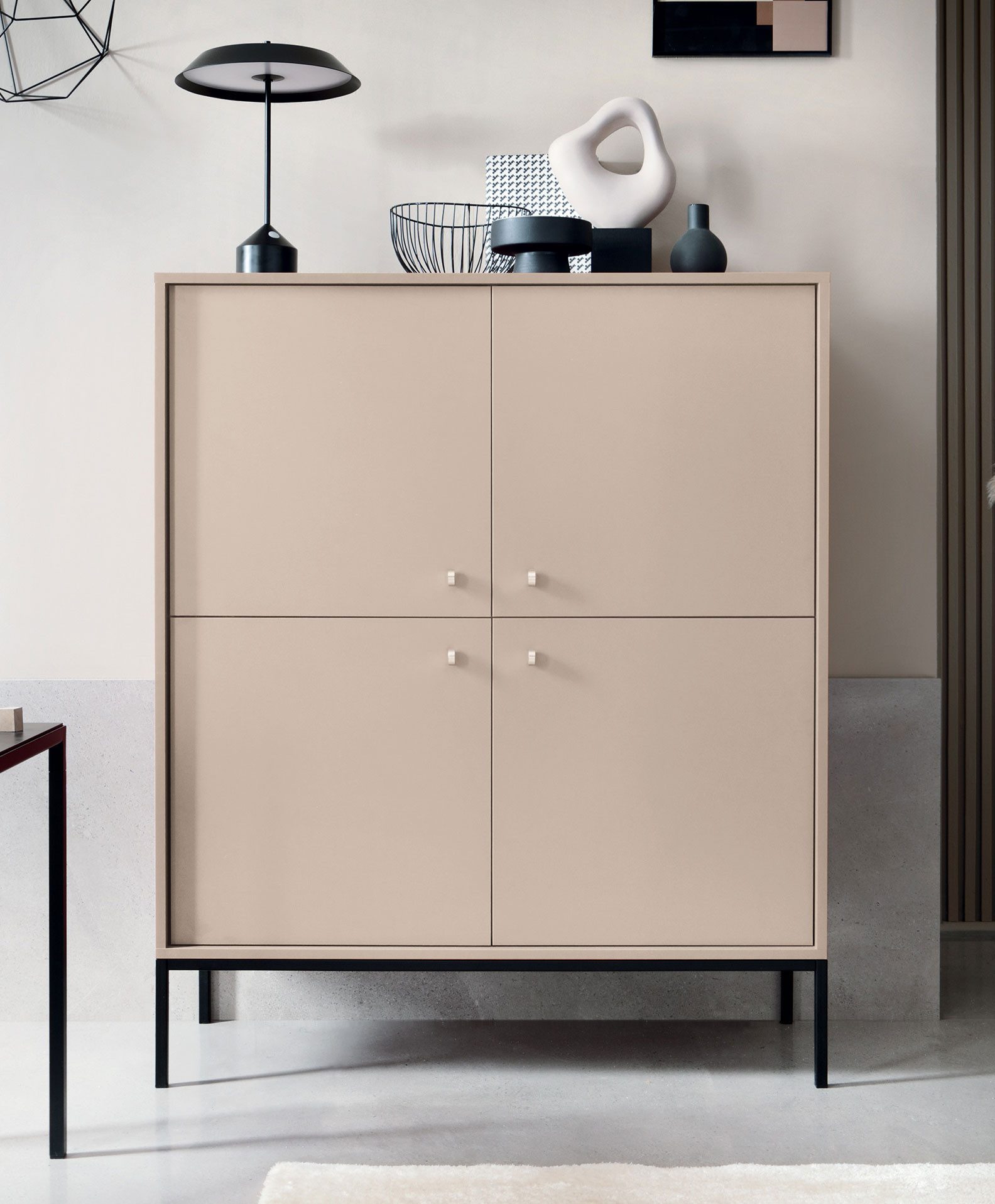 Feldmann-Wohnen Highboard Mono (4-türig, 4 Einlegeböden, 1 St., moderne Optik, Möbelknäufe, Metallfüße), 104x39x126cm Beige Matt 4-türig