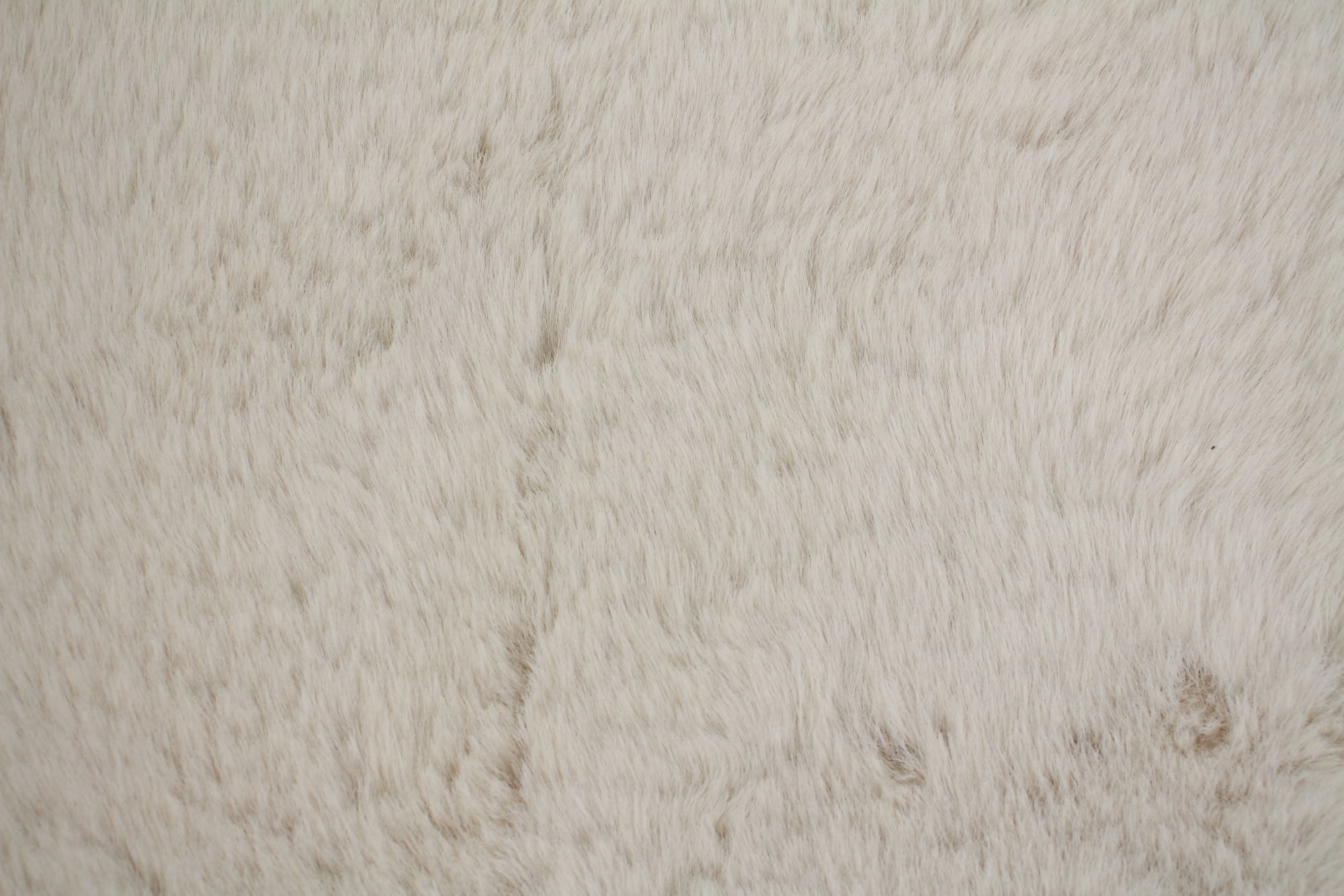 Dekoleidenschaft Tischläufer "Samtweich" creme aus flauschigem Kunstfell, Mitteldecke in 2 Größen (1-tlg), flauschig weich