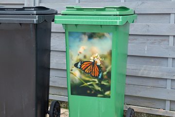 MuchoWow Wandsticker Schmetterling - Blumen - Garten (1 St), Mülleimer-aufkleber, Mülltonne, Sticker, Container, Abfalbehälter