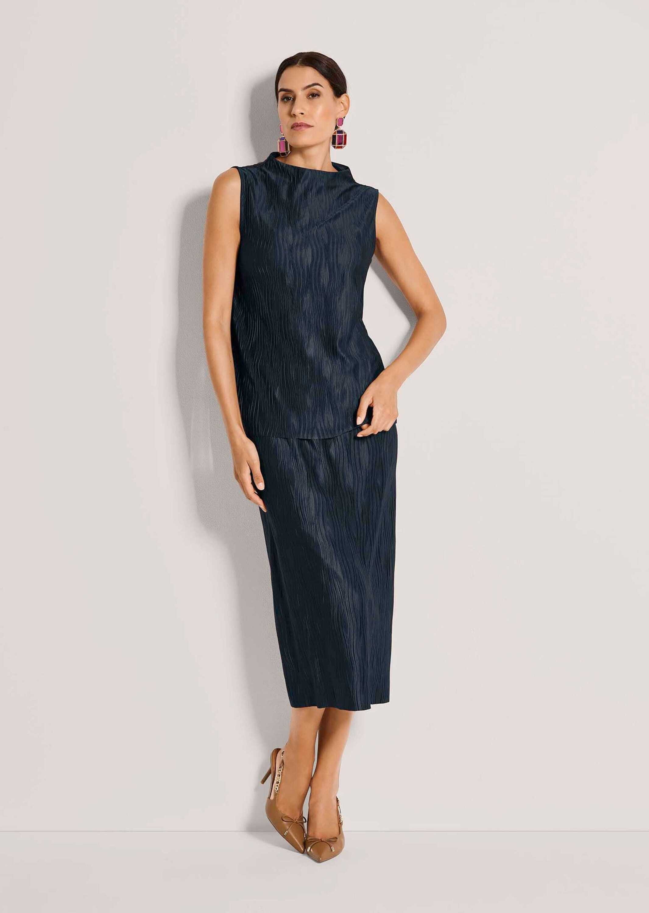 MADELEINE Kurzarmshirt Kurzarm-Bluse mit Stehkragen, strukturiert Elegantes, minimalistisches Oberteil ohne Arm
