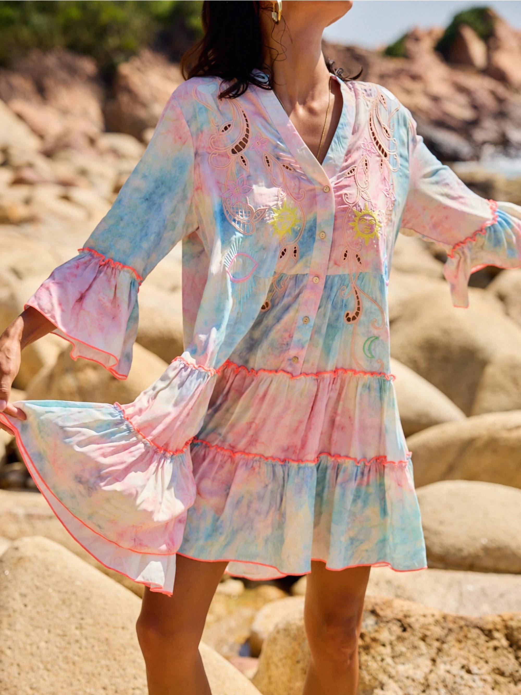 ANNIS Fashion & Accessoires Tunikakleid "LAGUNA BREEZE" (1-tlg) aus Viskose, sommerliche Farben, mit Lochstickerei