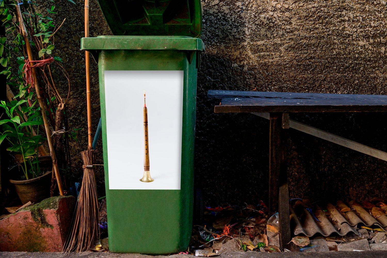 Wandsticker Sticker, Eine MuchoWow (1 Holz Mülltonne, aus Container, Klarinette Mülleimer-aufkleber, St), Abfalbehälter