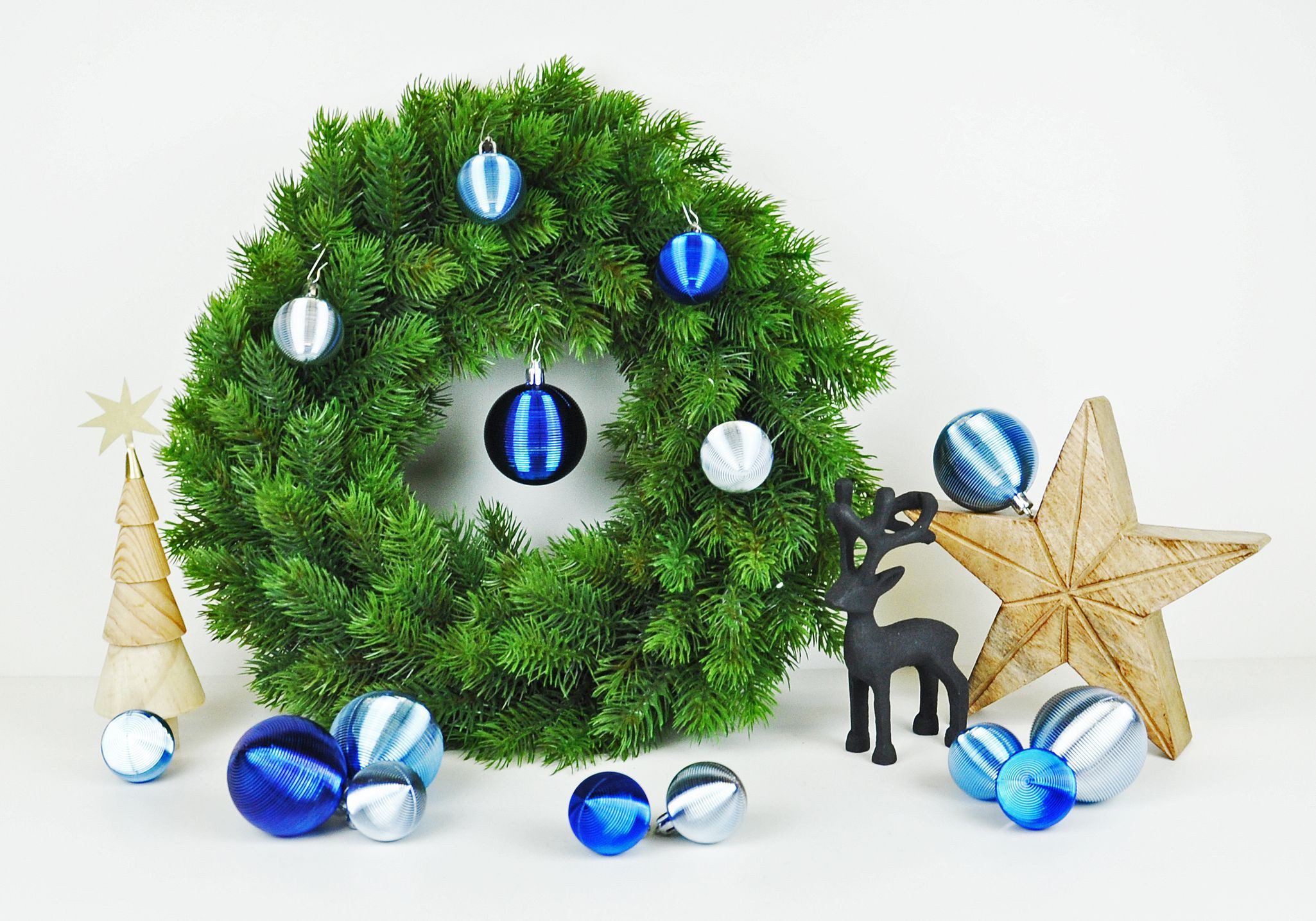 JACK Christbaumschmuck JACK by Inge 50x Kunststoff Kugeln Blau Christbaumkugeln inkl. Haken, Inkl. Haken, Rillenoptik aus Kunststoff Ø 4 + 6 cm, Aufbewahrungsbox