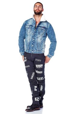 Cipo & Baxx Bequeme Jeans mit stylishen Schriftzügen