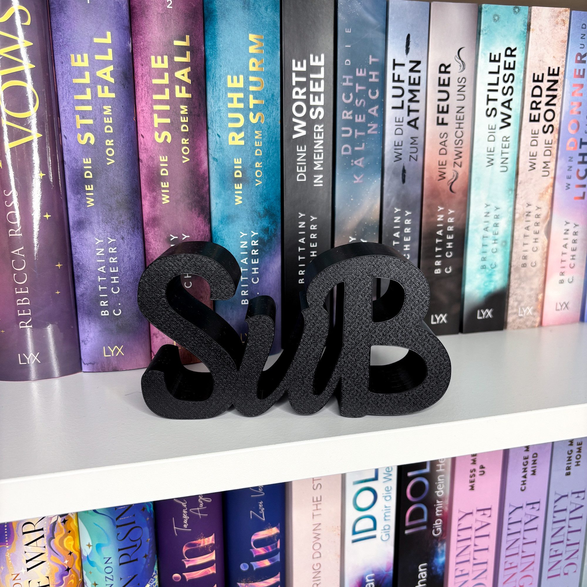 Der Krämer Deko-Schriftzug "SuB" Buch-Aufsteller Bücherregal Dekoration