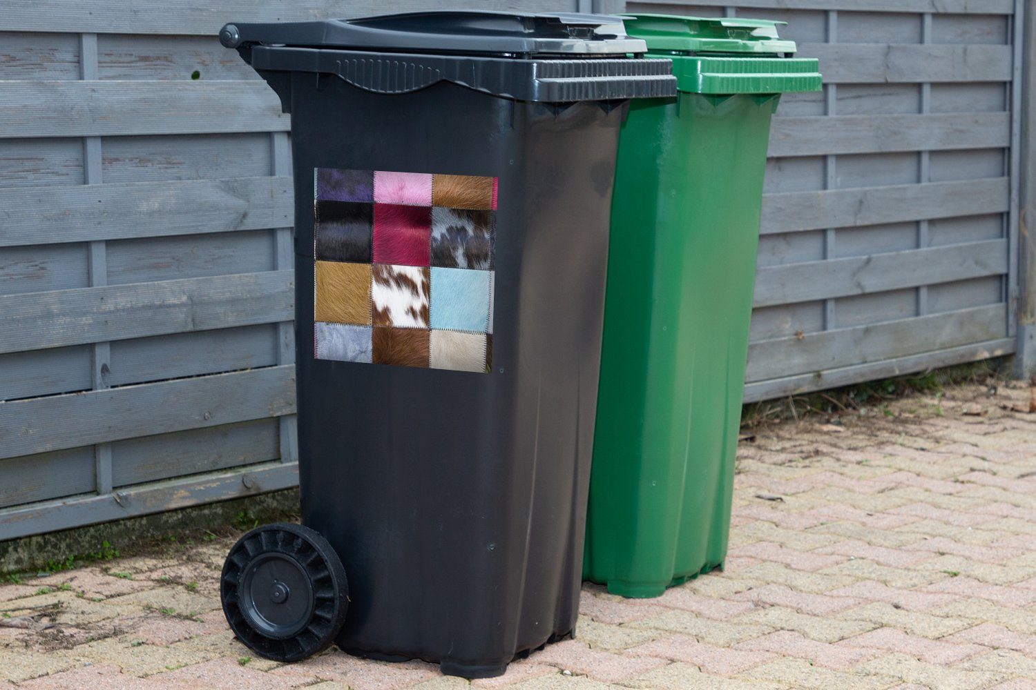 MuchoWow Wandsticker Ein farbenfroher Karoteppich mit St), Mülltonne, unter anderem Kuhfell Sticker, Container, Abfalbehälter Mülleimer-aufkleber, (1