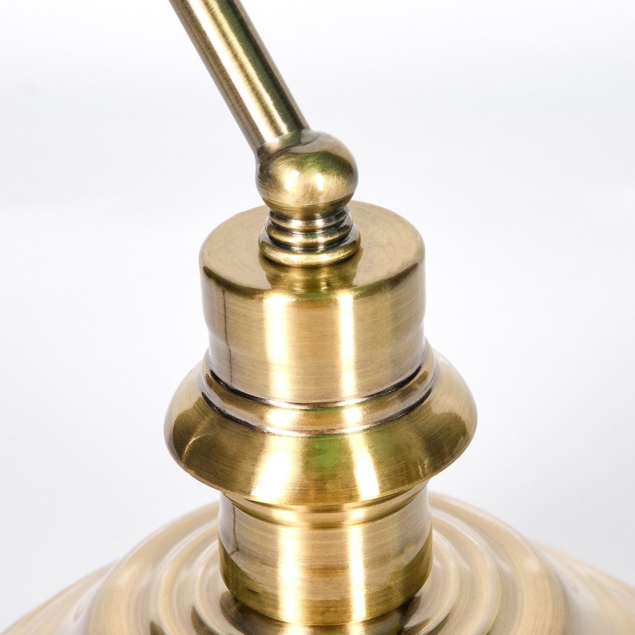 hofstein Tischleuchte Tischlampe aus Metall/Glas in Messing/Grün/Weiß, Schreibtischlampe, ohne Leuchtmittel, traditionelle Bankerlampe für Büros im Vintage-Design, Zugnschnur, E27