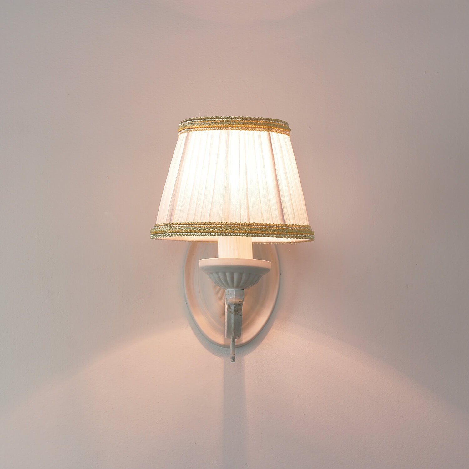 Leuchtmittel, Wandleuchte ohne SOFIA, Wandlampe Licht-Erlebnisse Stoffschirm Shabby Weiß Schlafzimmer