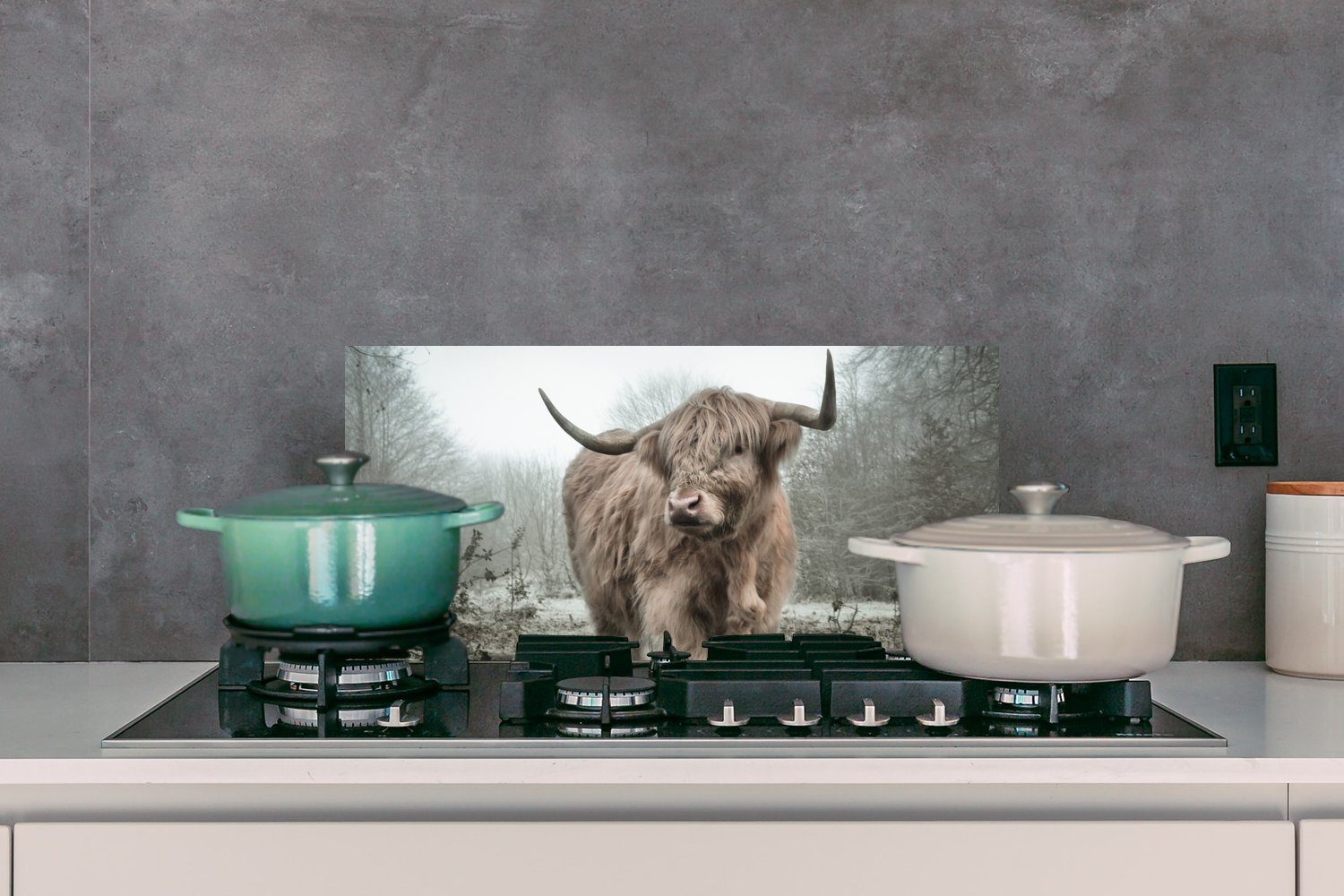 MuchoWow Wald - für Schmutzflecken Tiere Highlander gegen und 60x30 Fett - cm, Schottischer Kuh Natur, - - Küchen Nebel Wandschutz, (1-tlg), Küchenrückwand -