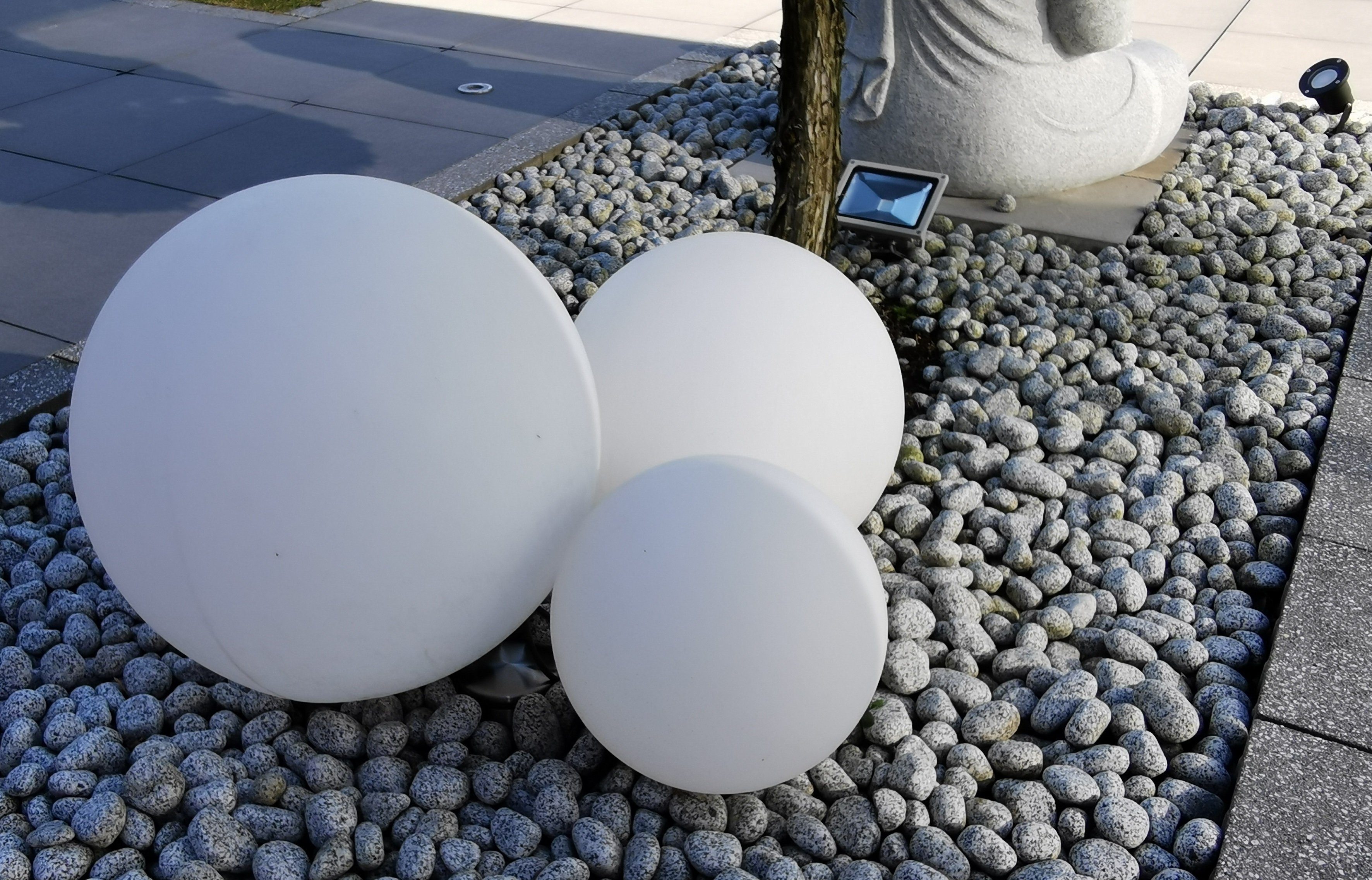 TRANGO LED Gartenleuchte, 3er Set 202540WB IP65 Gartenkugel in Weiß matt mit 20/25/40cm Durchmesser *SNOW* Kugelleuchte inkl. je 1x 4-5 Watt E27 LED Leuchtmittel & je ca. 5 Meter IP44 Kabel, Gartenleuchte, Leuchtkugel