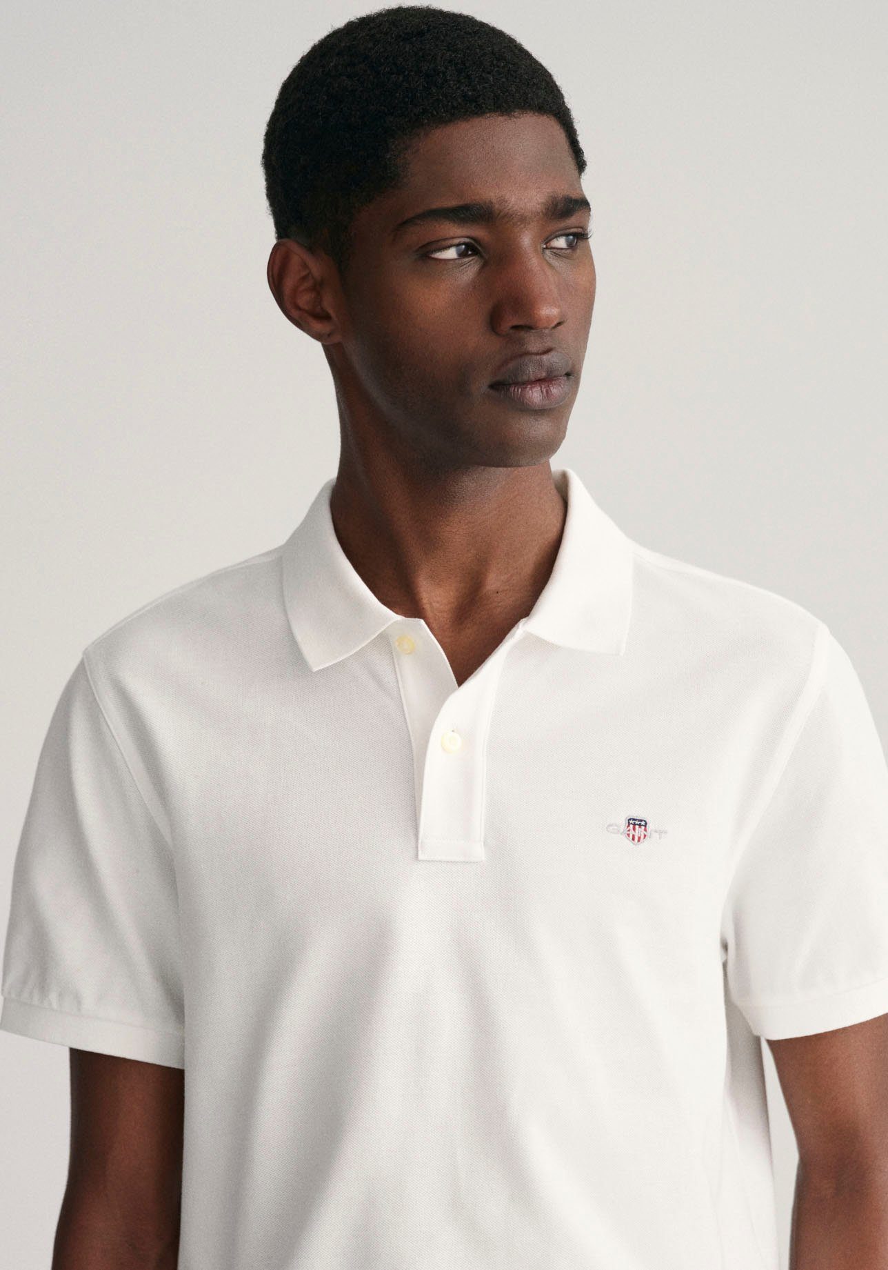 auf white Logostickerei PIQUE POLO mit SHIELD Poloshirt SS REG Gant Brust der